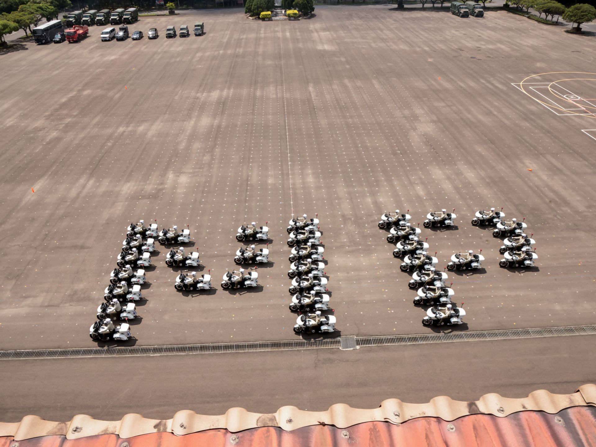  官兵騎乘重機排列出MP字樣，並整齊劃一前進，以展現高超技巧及絕佳默契。（本報資料照片）