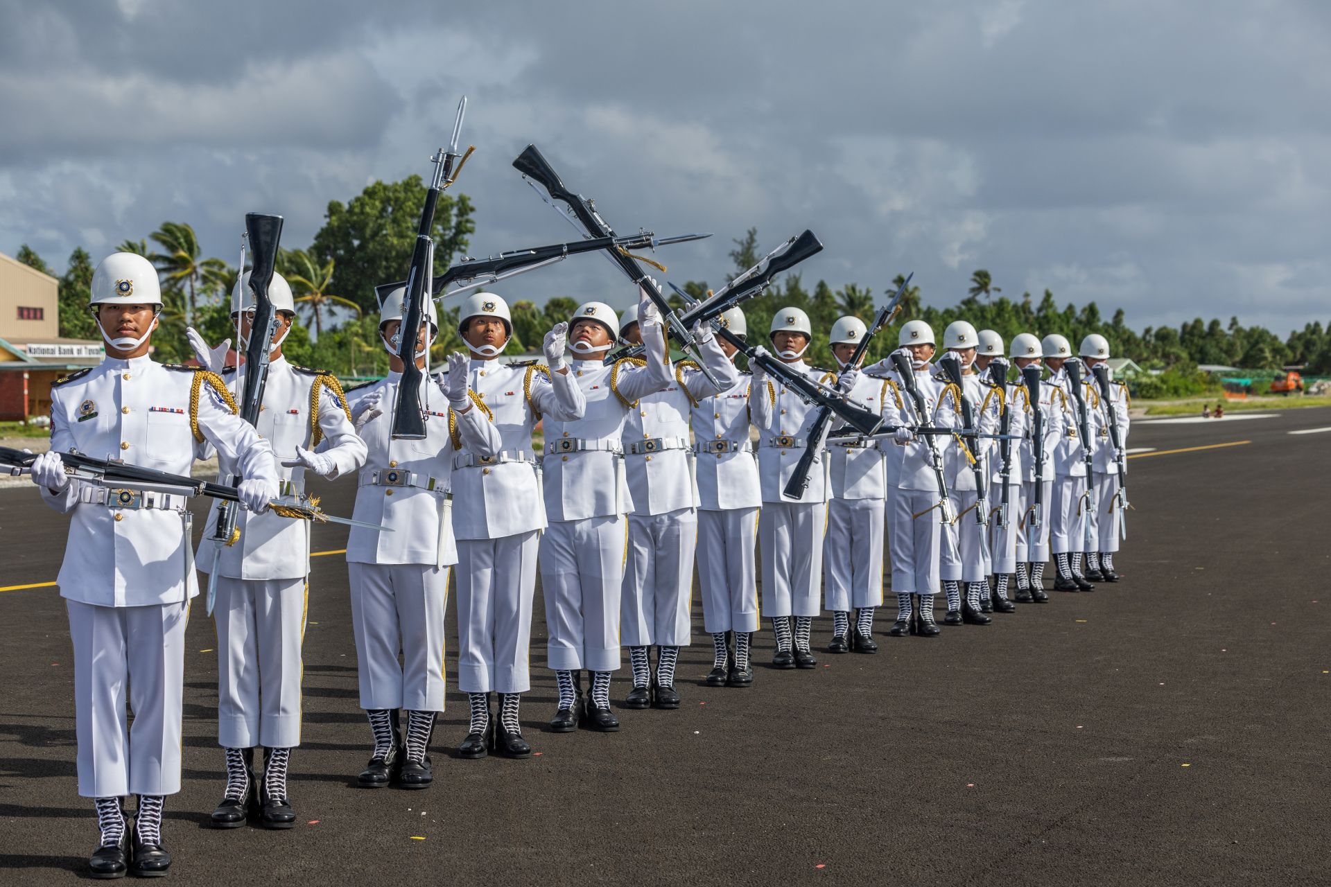  海軍樂儀隊精采戰技操演，向國際社會展現我國海軍壯盛軍容。（記者林睿奕攝）