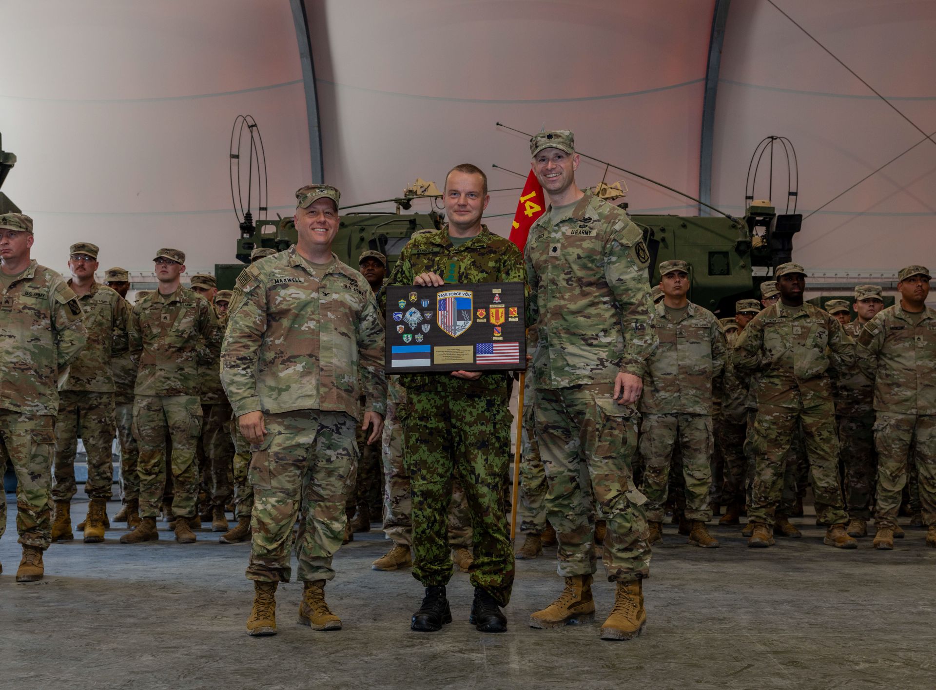 美國陸軍5日結束愛沙尼亞「海馬士」協訓任務，雙方於結訓儀式合影。（取自DVIDS網站）