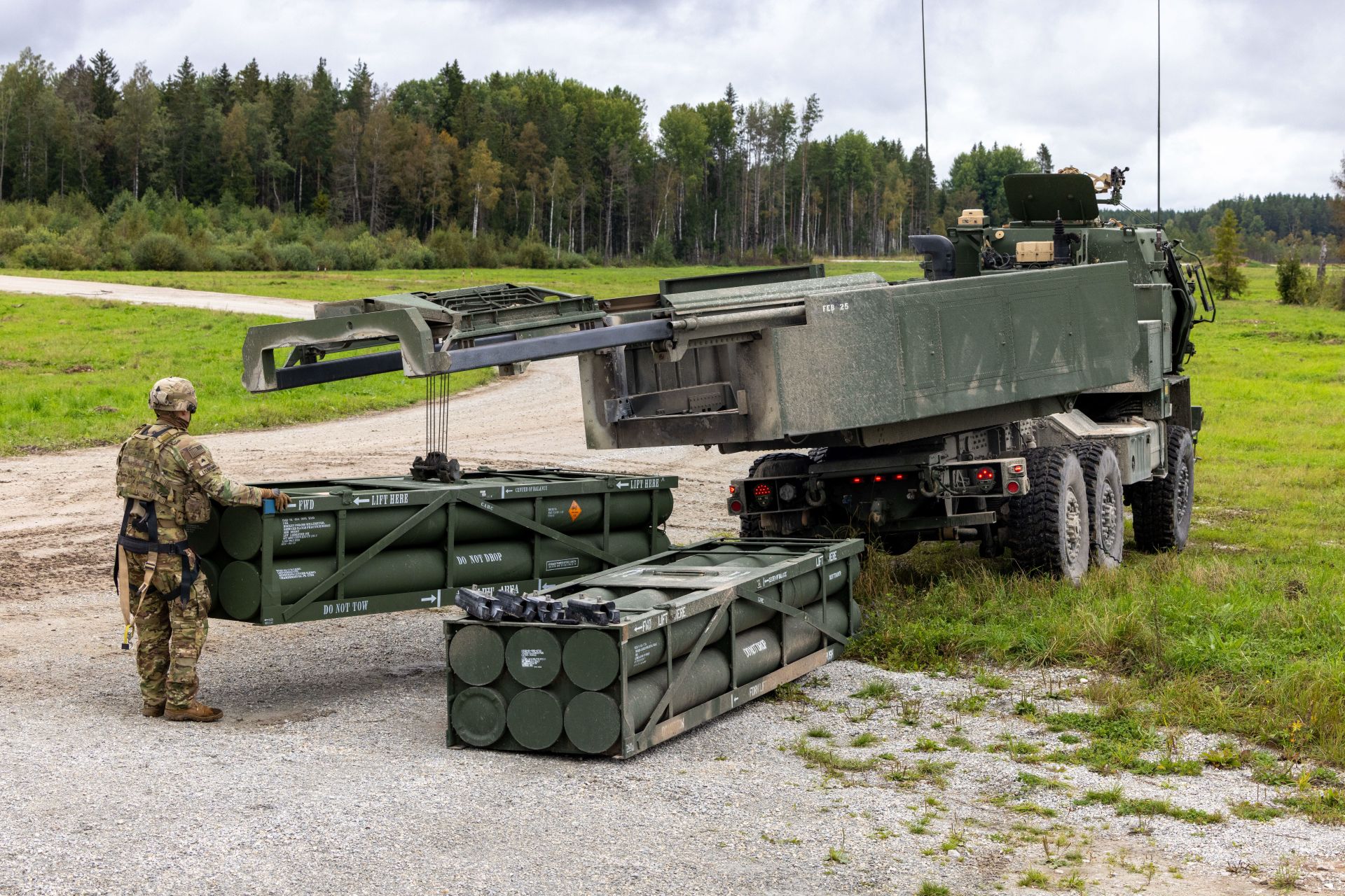 「沃特」特遣隊接下來將前往立陶宛，繼續協助北約提升作業互通性和嚇阻能量。圖為美軍整備「海馬士」。（取自DVIDS網站）