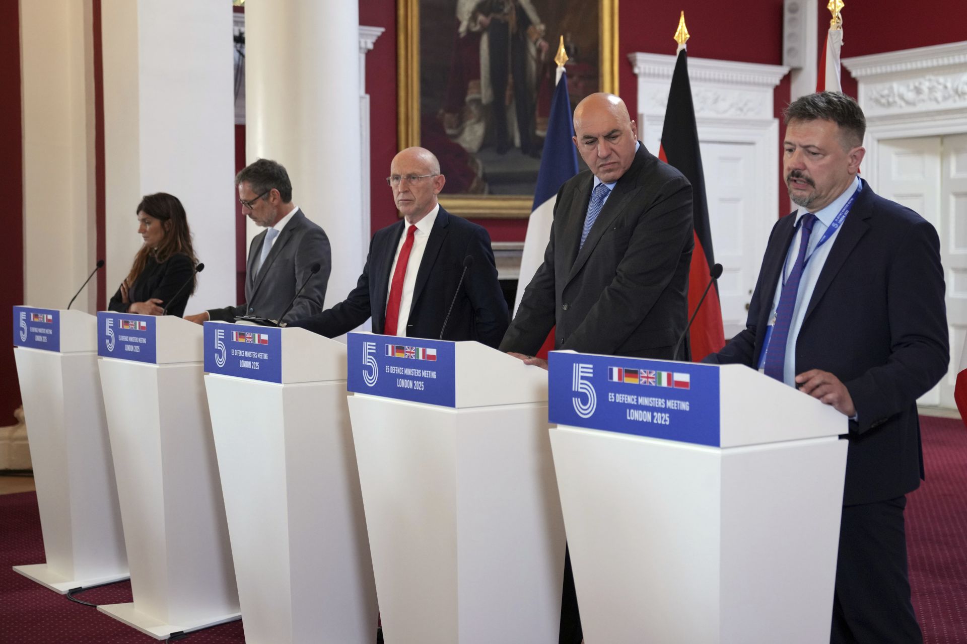  波蘭領空遭俄無人機入侵後，英法德義與波蘭等「歐洲5國」（E5）防長，開會宣示團結決心。（達志影像／美聯社）