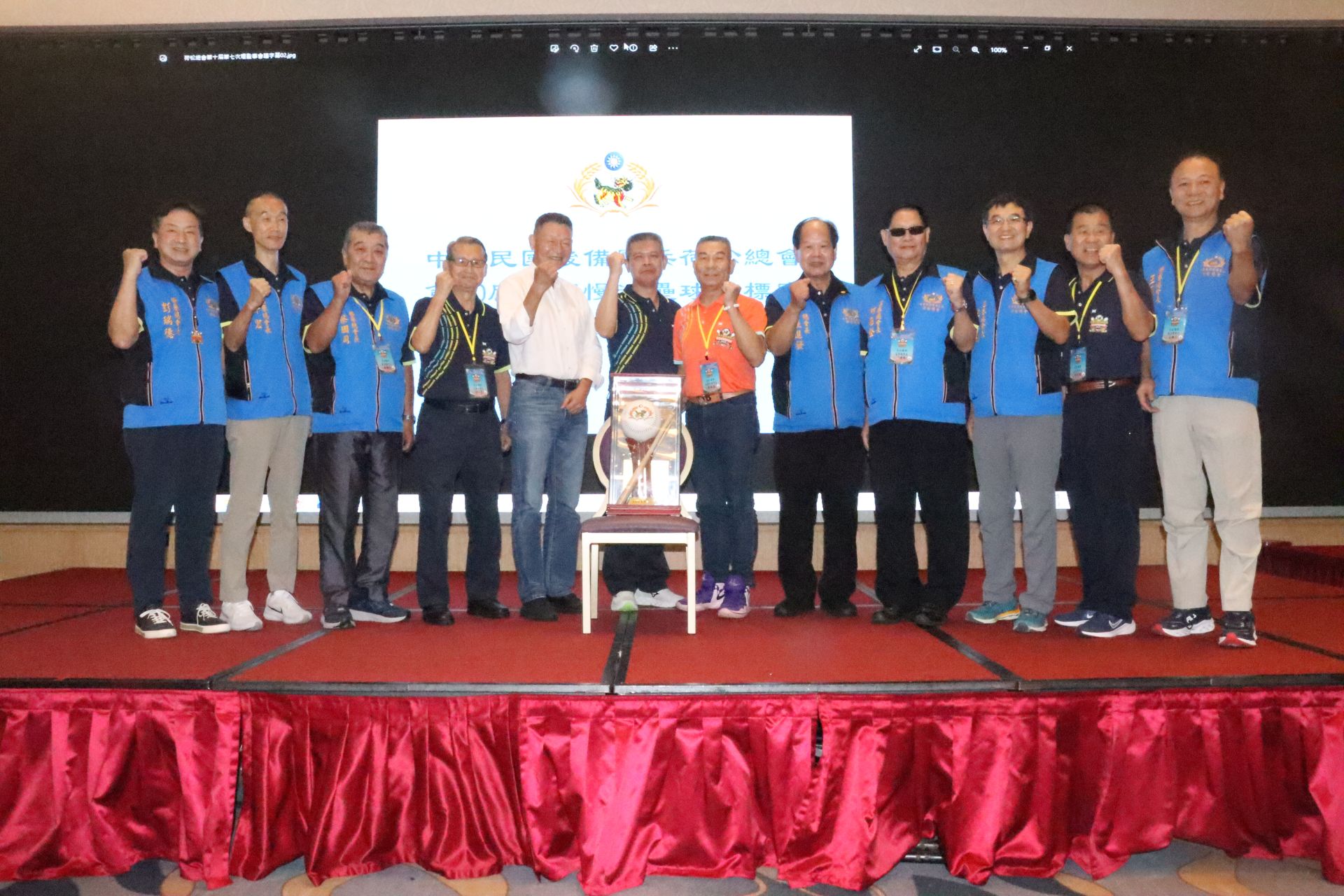 中華民國後備憲兵第30屆全國慢速壘球錦標賽於桃園市開南大學體育館熱烈登場，集結全國各地菁英隊伍同場競技。（憲兵指揮部提供）