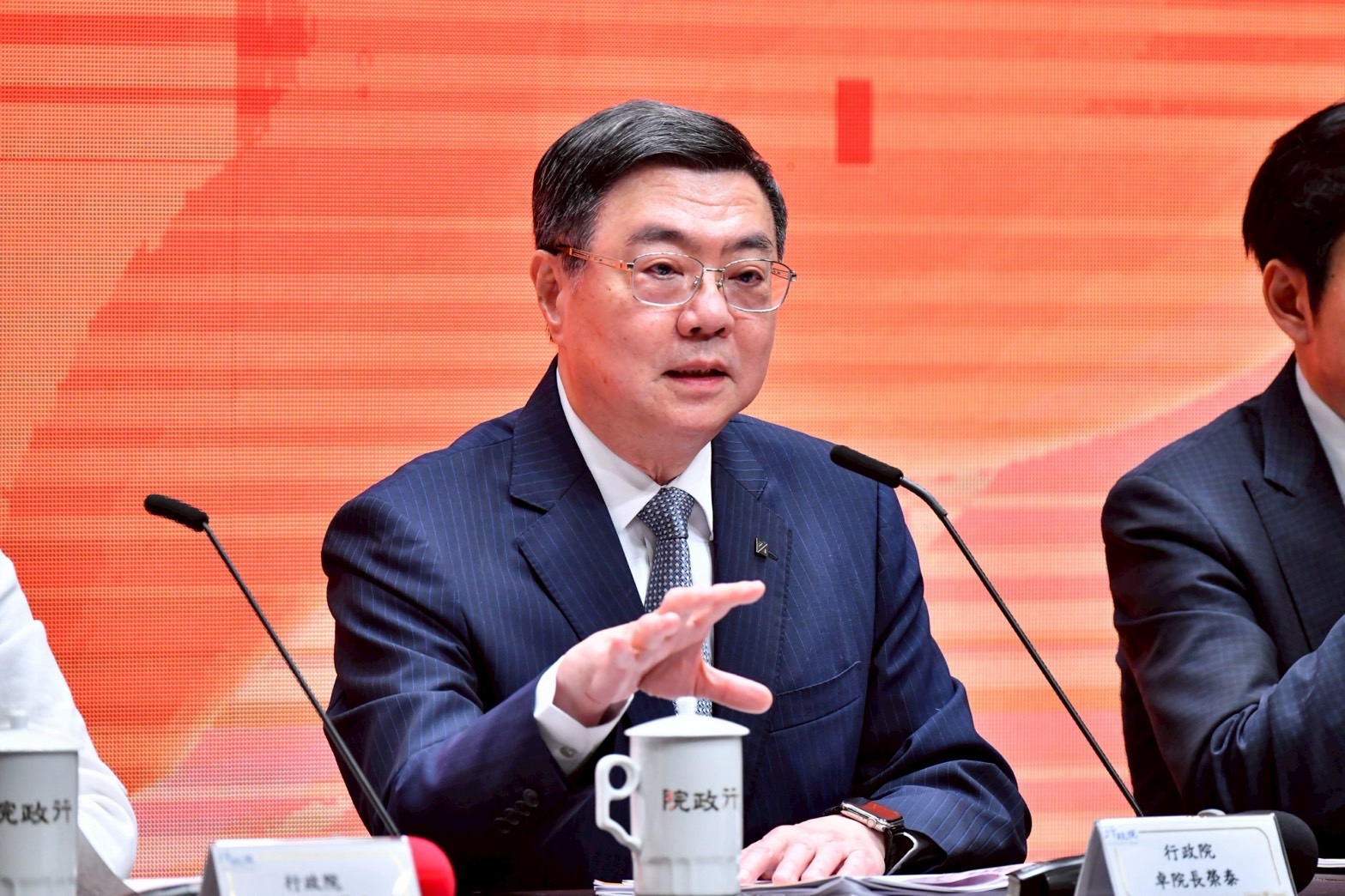 卓揆指出，行政院的基本立場是，如要修正新版《財劃法》，過程必須經過所有地方政府同意，並充分討論，以符合民主程序。（行政院提供）