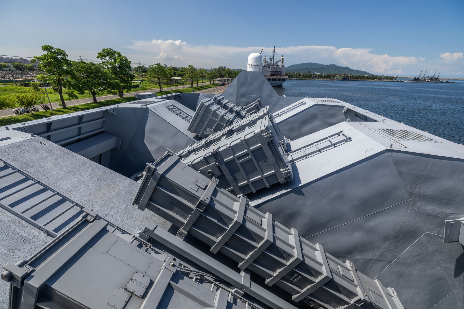  沱江軍艦配備我國自主研發的「雄風三型反艦飛彈」及「雄風二型反艦飛彈」。（記者林睿奕攝）