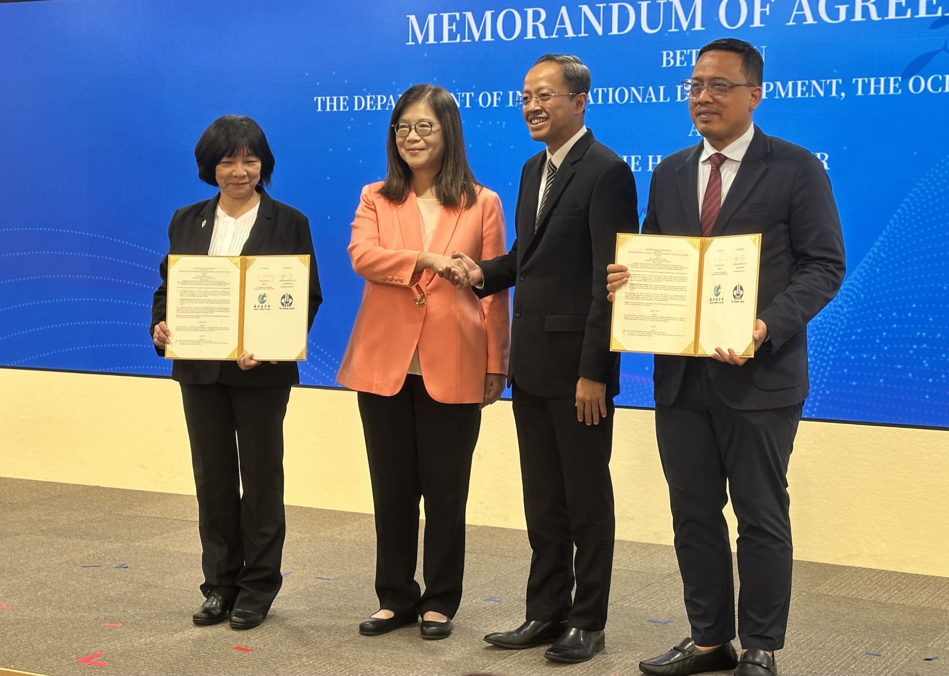 海委會海洋保育署舉辦「海洋環境管理國際交流研討會」，並與印尼哈比比中心簽訂合作備忘錄，深化臺印兩國在海廢治理上的夥伴關係。（記者郭曉蓓攝）