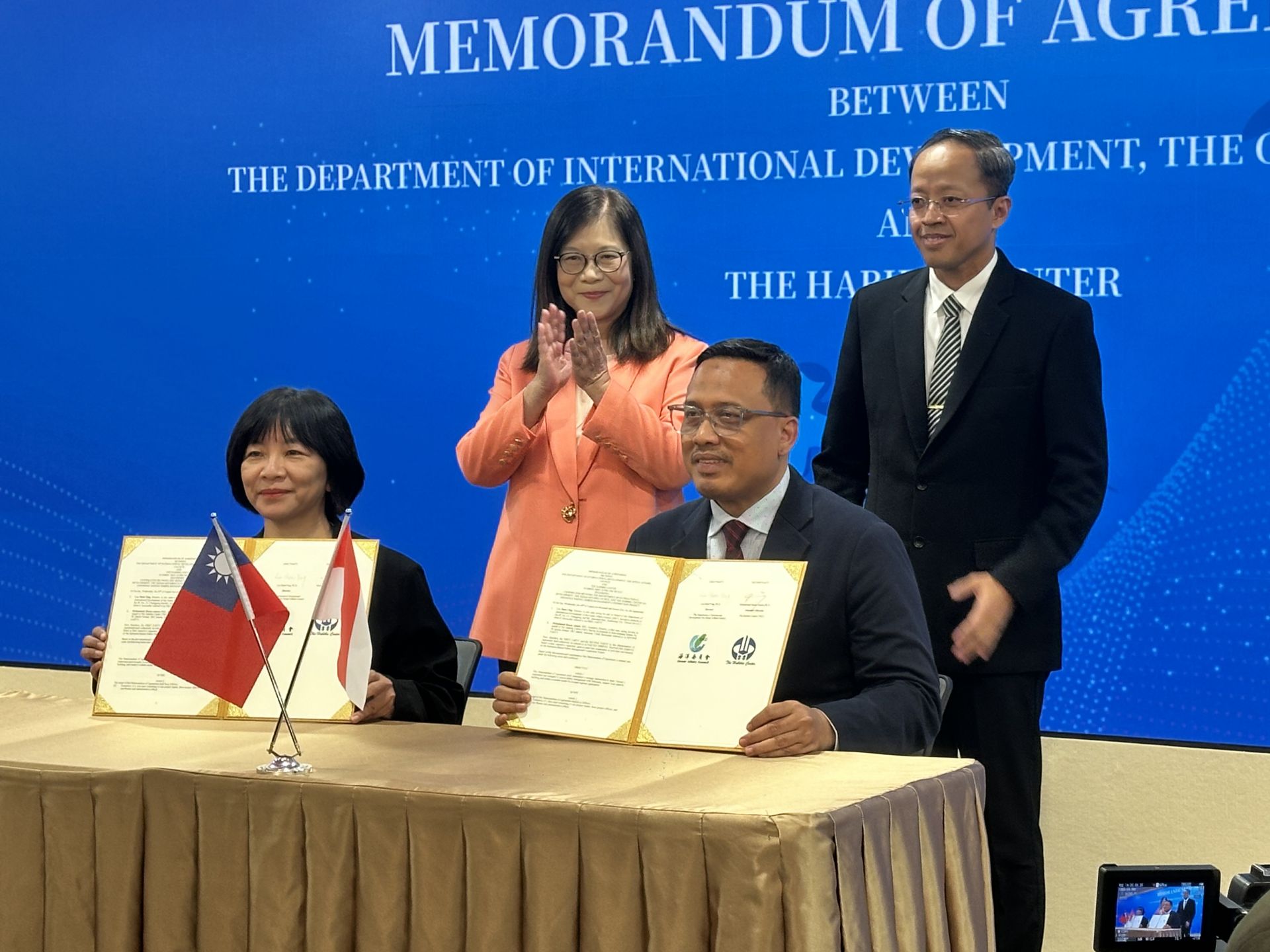  海保署舉辦「海洋環境管理國際交流研討會」，並與印尼「哈比比中心」簽訂合作備忘錄，深化臺印在海廢治理上的夥伴關係。（記者郭曉蓓攝）