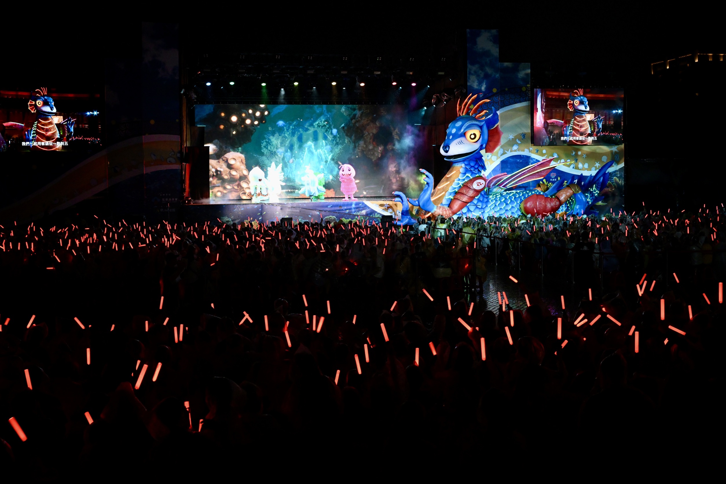 2025全新原創客家親子劇《燈怪》即將前往海洋之都高雄，將於9月19至21日在高雄市文化中心圓形廣場演出3場。（紙風車劇團提供）