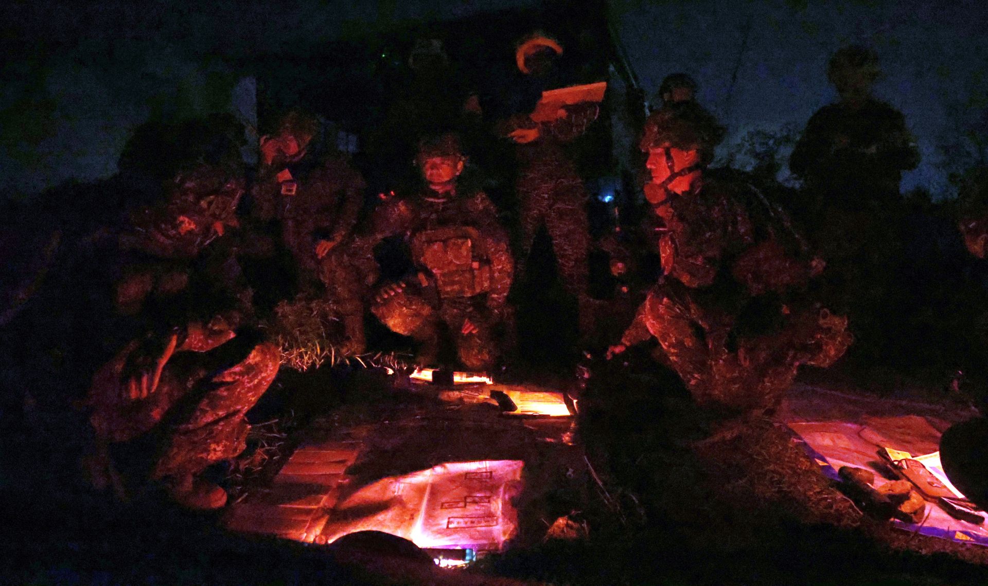 333旅聯兵3營昨日實施114-3、4號三軍聯合火力實彈測考，展現全天候作戰效能。（記者孫建屏攝）