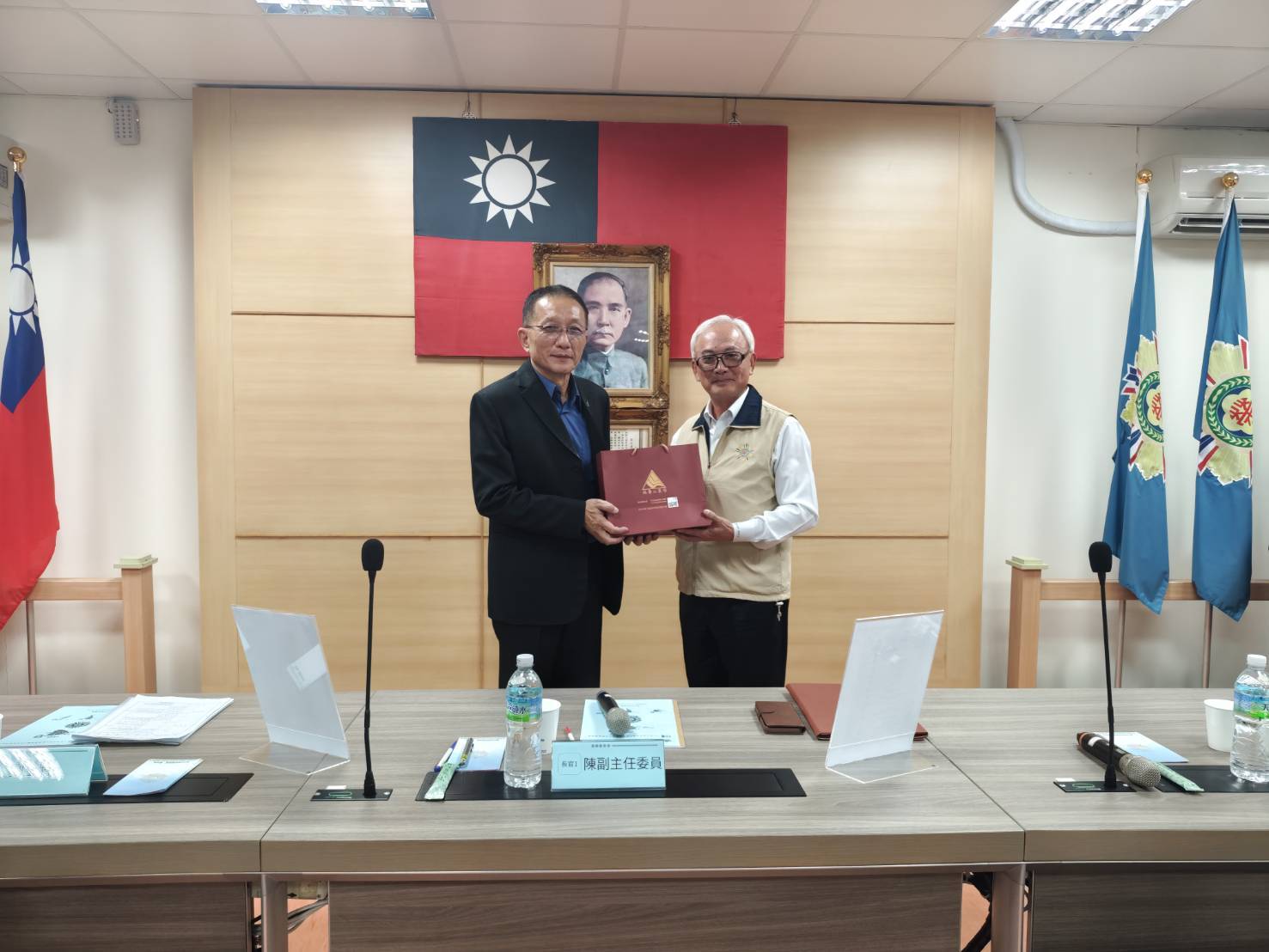 輔導會副主任委員陳進廣率輔導會本部各業管處主管列席，同時請總統府戰略顧問劉任遠上將實施專題演講。（臺北市榮服處提供）