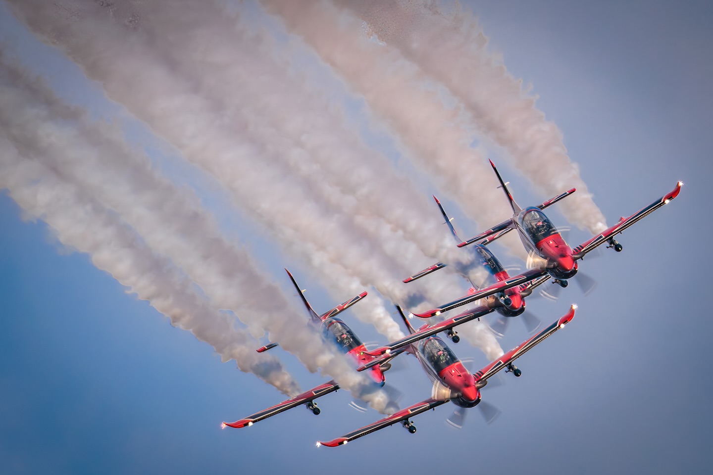  「輪盤」小組表演時編隊整齊性佳、緊密度高，每場均獲得觀眾如雷掌聲和高度讚賞。（取自Air Force Roulettes FB官網）