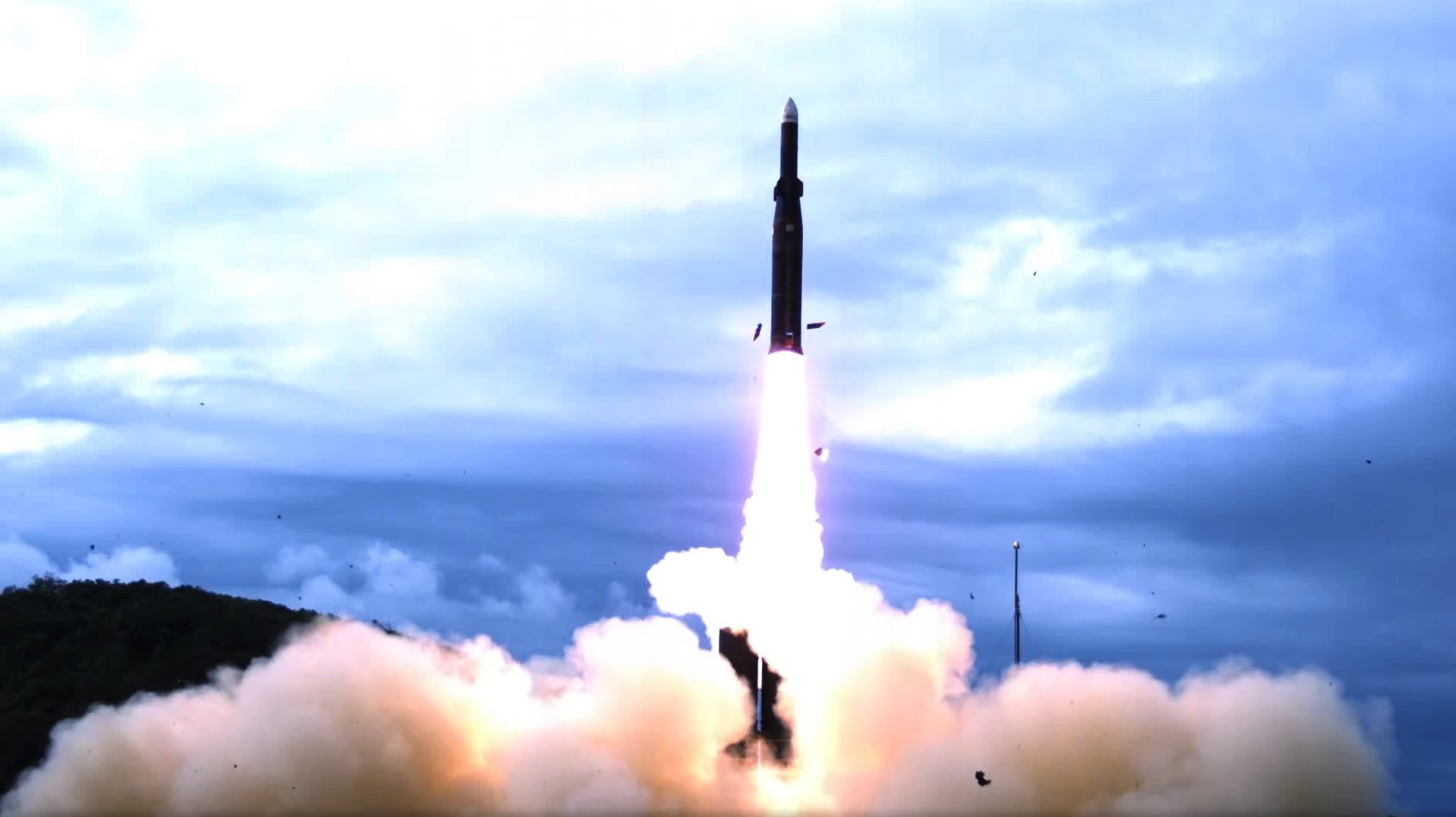 「強弓飛彈」系統射高可達70公里。圖為中科院公布強弓飛彈實彈射擊畫面。（截自中科院影片）