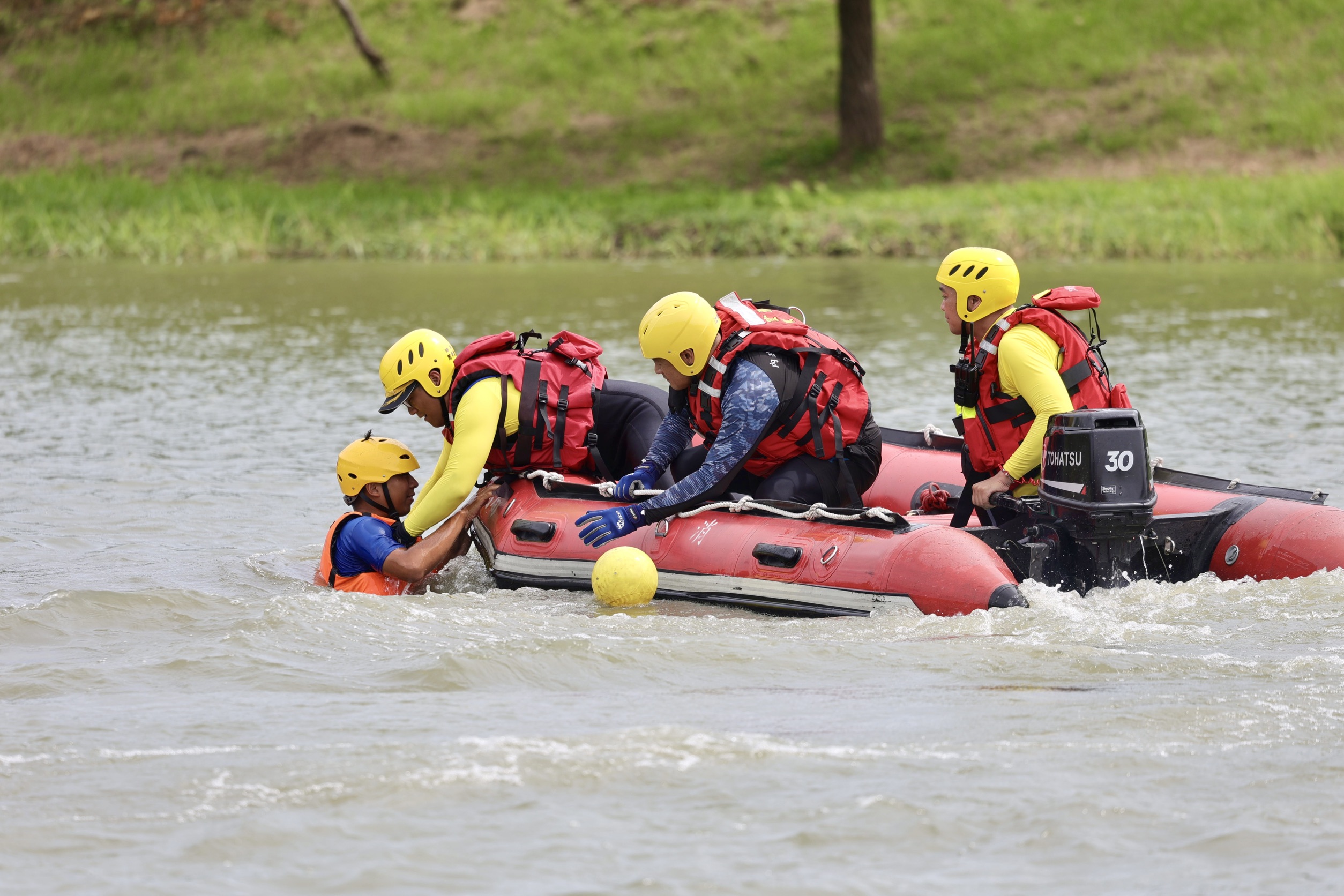 國家防災日模擬強震及海嘯演練，共同驗證大規模震災與海嘯發生時的整備能量，全面提升國家防災韌性。（內政部提供）