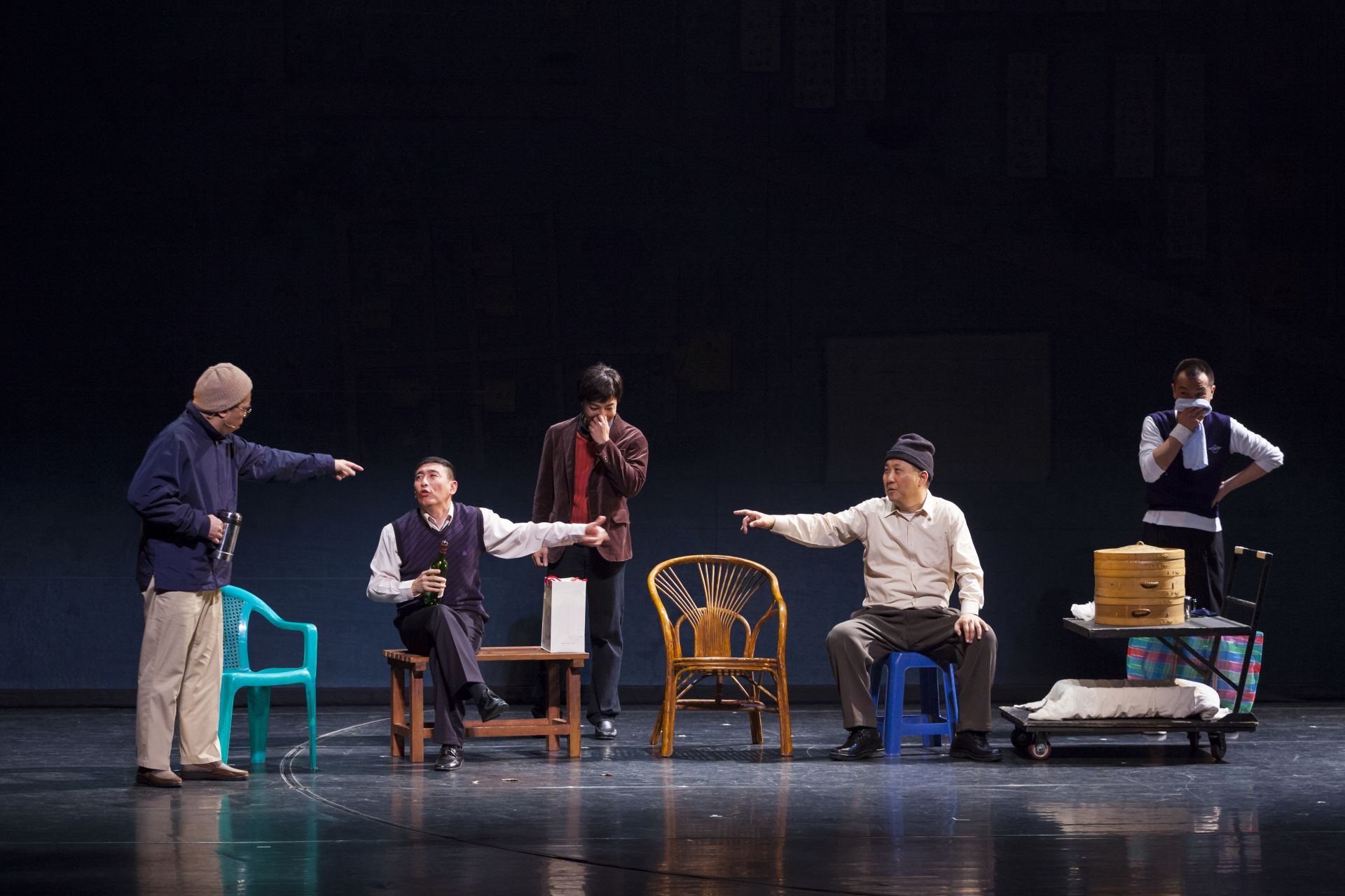  舞臺劇《寶島一村》，令人時而感傷時而欣慰，有時大笑有時抽泣。（表坊提供）