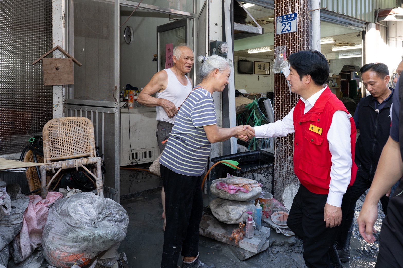 總統賴清德今日前往花蓮勘災，關心受災民眾及慰問救災國軍，並盼全國人民與花蓮人站在一起。（總統府提供）