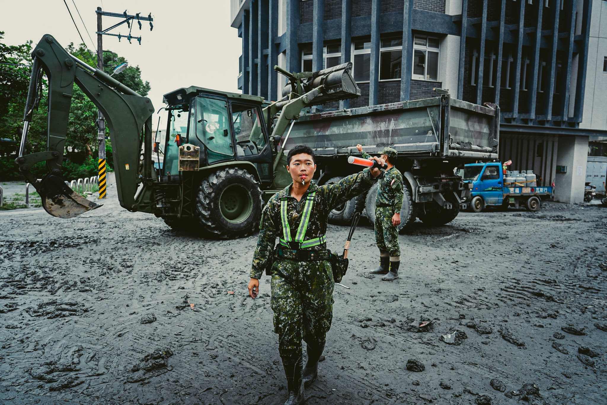 花蓮災區復原中，賴總統表示，感謝志工、行政團隊與國軍兄弟姐妹們，大家團結一致，相信一定能夠盡速度過難關。（取自賴總統臉書）