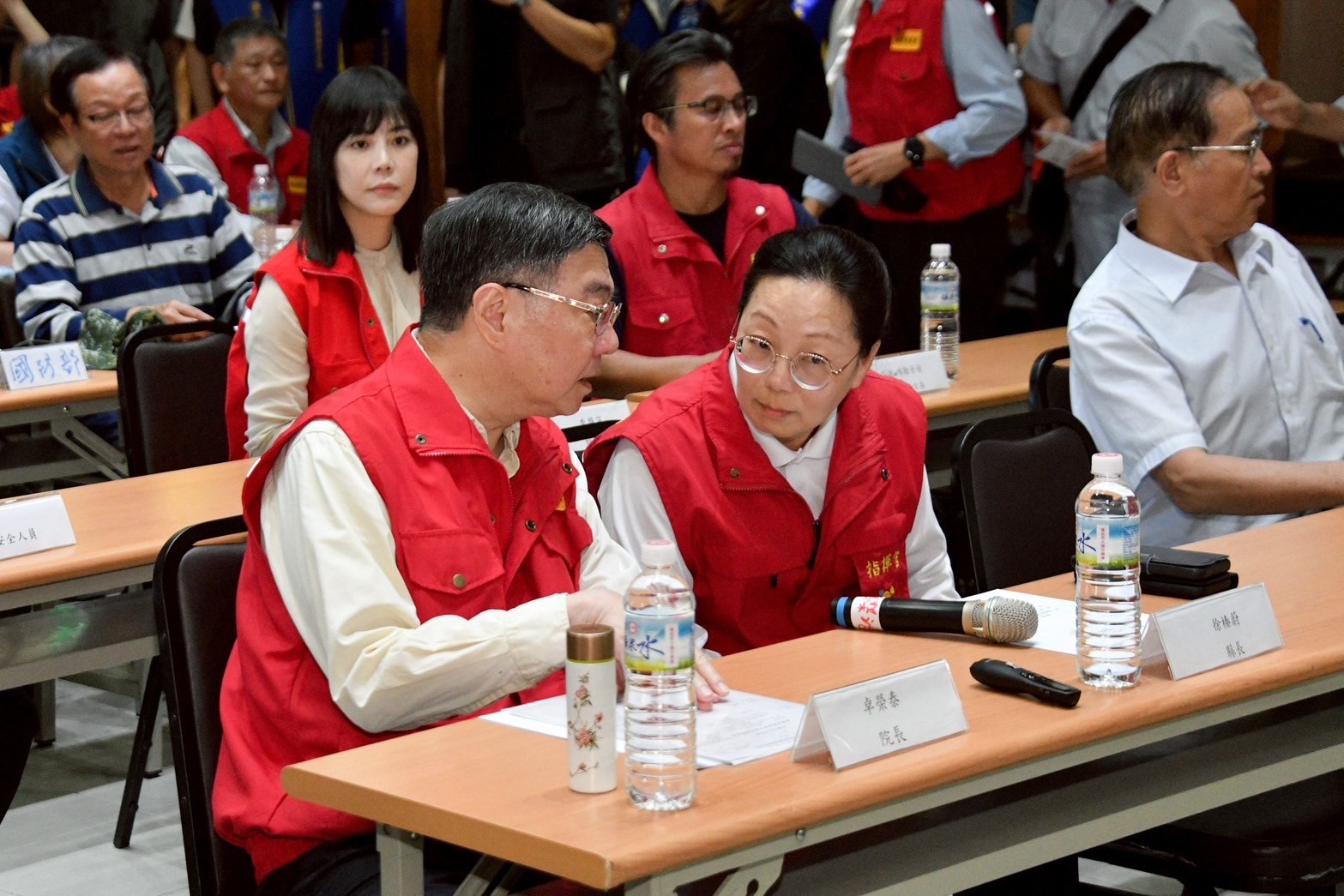 對於志工住宿問題，卓揆表示，請花蓮縣政府協調鄰近鄉鎮民宅，確認是否提供民房予志工暫住，也請相關單位補充睡袋、棉被等物資。（行政院提供）