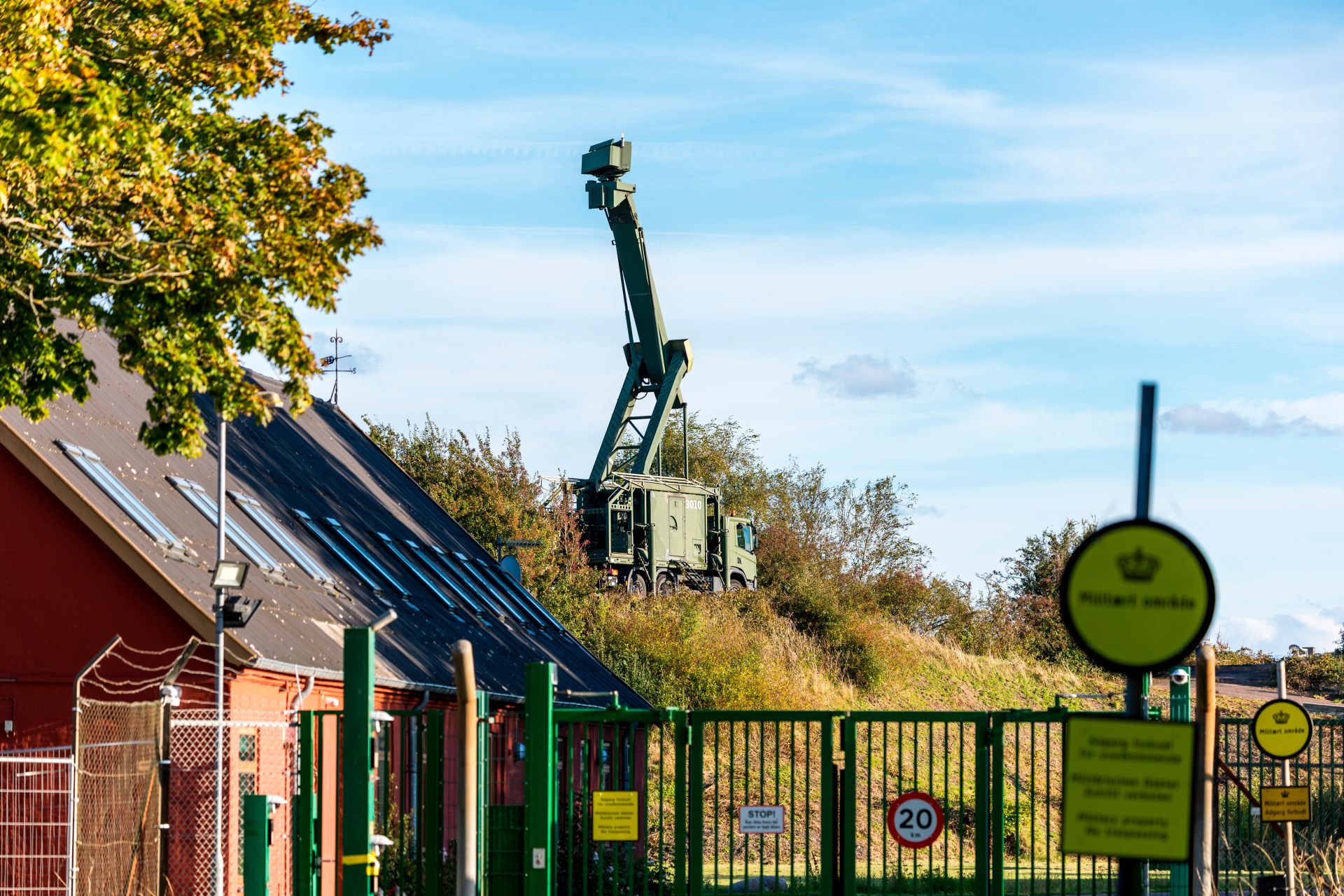 　為加強應對無人機威脅，丹麥部分基地與機場增設機動雷達。（達志影像／美聯社資料照片）