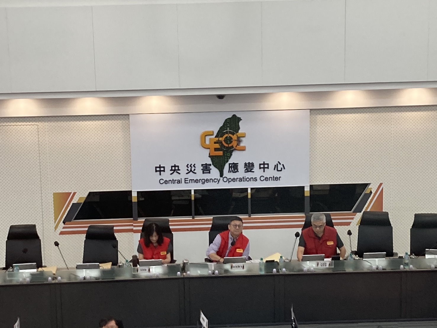 中央災害應變中心表示，將持續協調各項復原重建工作，統籌各項復原作業，確保災民生活安定、災區交通順暢與資源調度順利。（經濟部提供）