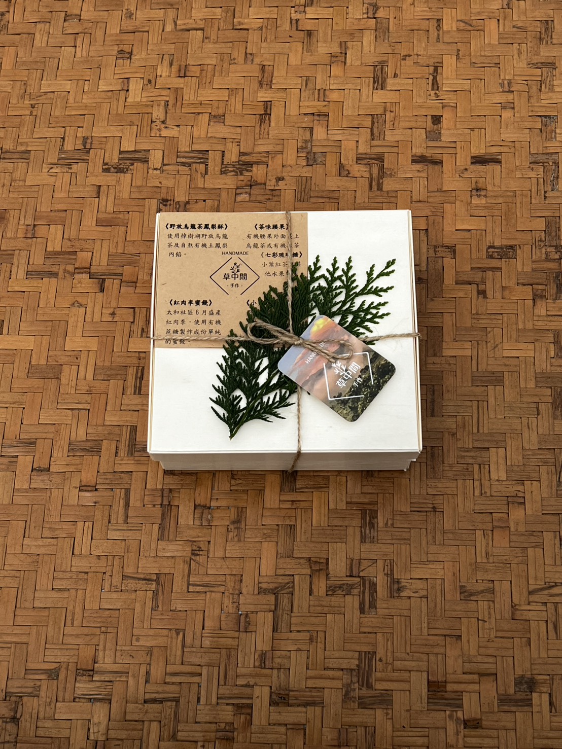 接續，可品嘗在地人用心製做的特色茶點與茶席。（記者張益銘攝）