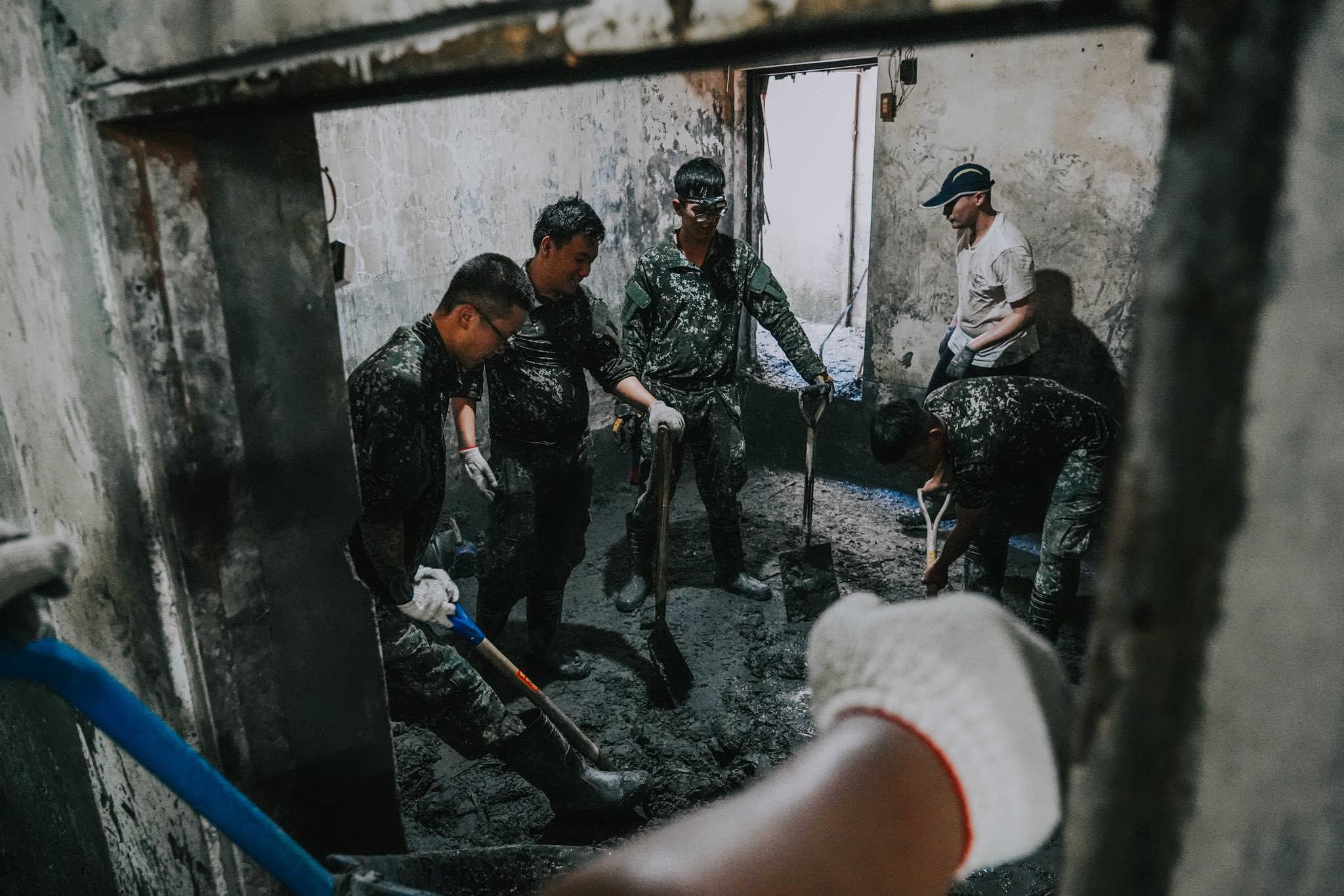 卓揆說，關於災區廢棄物清理，依國軍統計受災戶約1600戶，經國軍連日挺進災區救災，已協助清理605戶。（取自卓揆臉書）