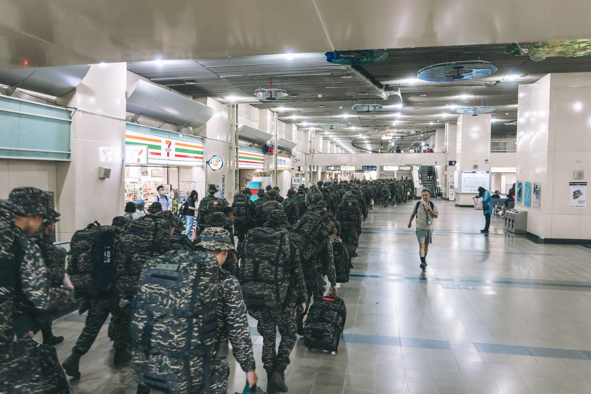 國軍加派千餘名兵力投入災區，盼能使花蓮地區民眾生活盡早恢復如常。（記者陳彥陵攝）