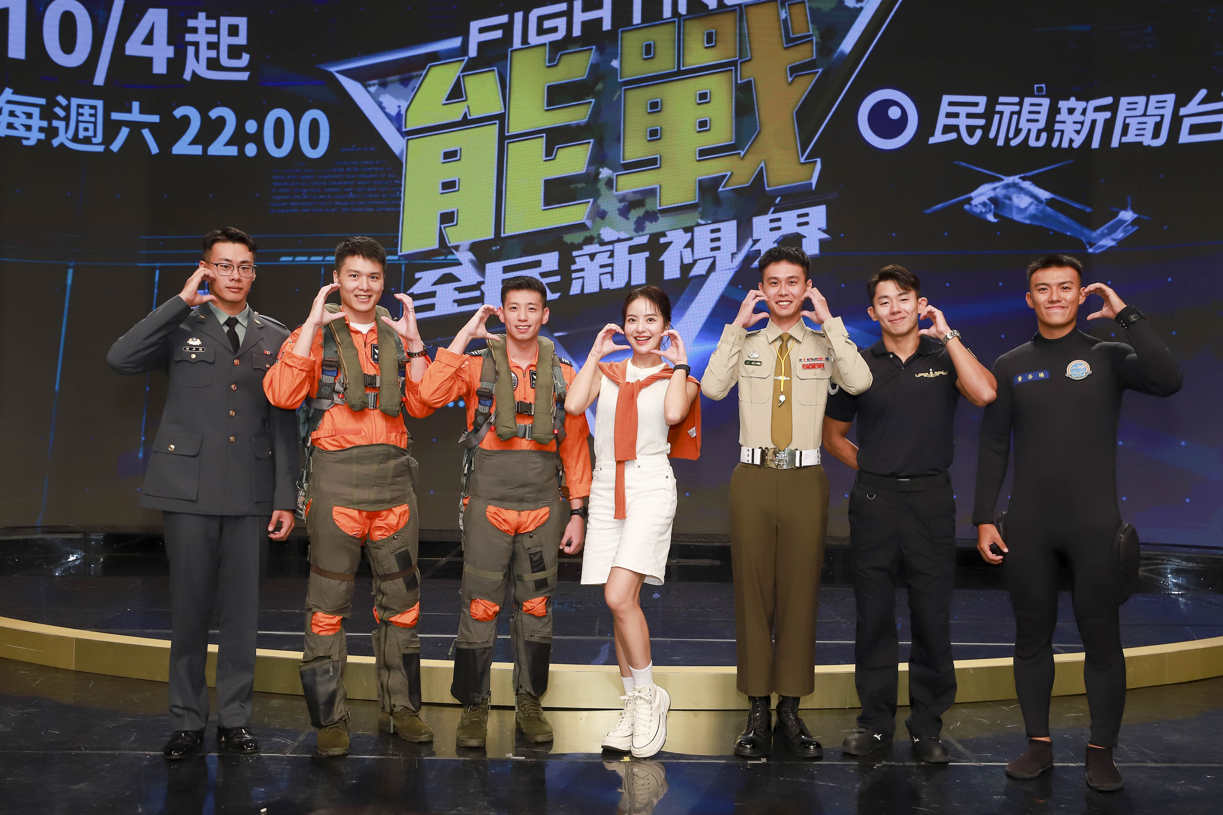 宜芳（中）分享參與節目感受，直呼國軍既有英勇的一面，也有溫柔守護的一面。（民視提供）