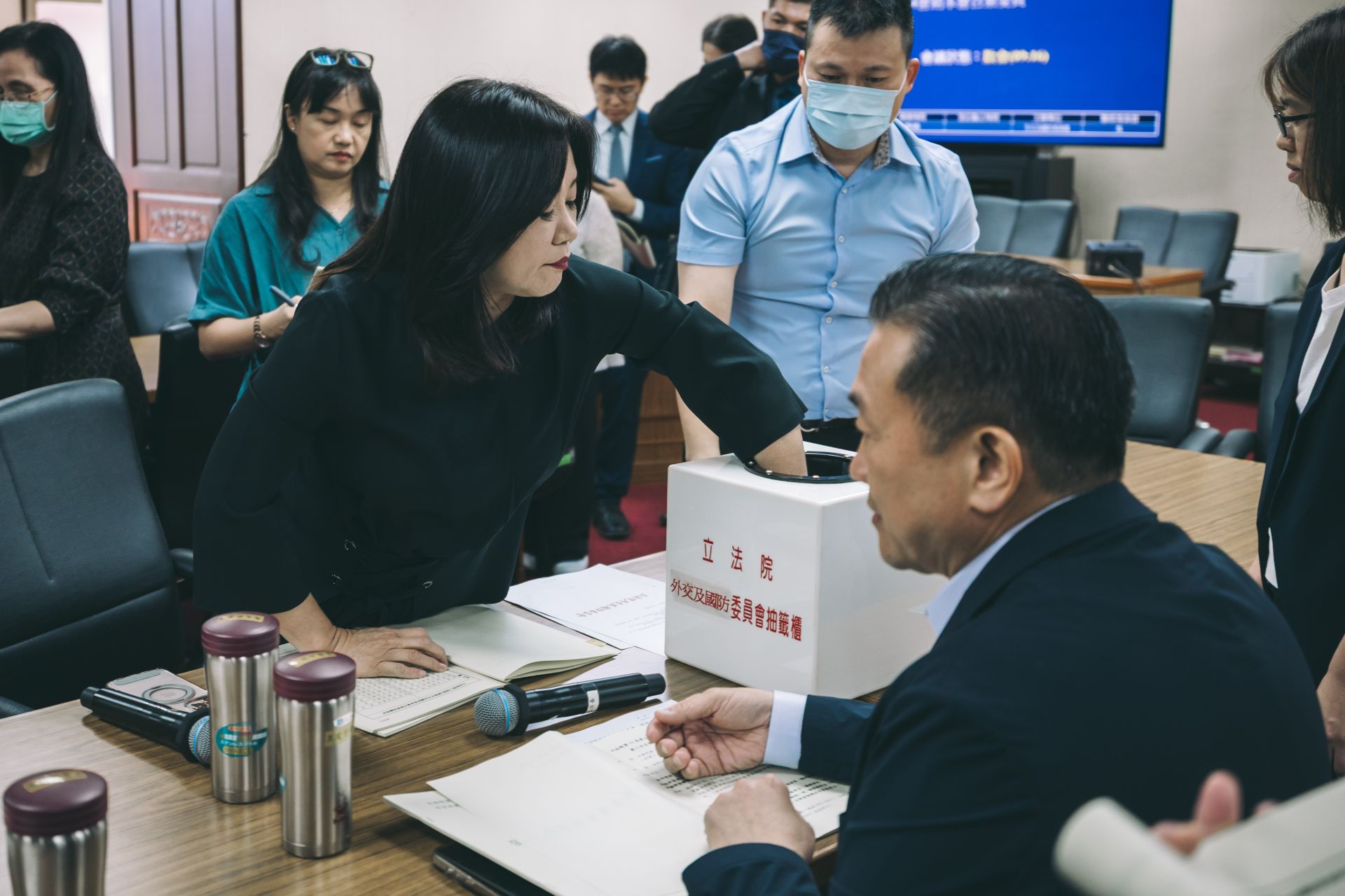 王定宇、馬文君2位召委分別抽出各部會分工；馬文君負責國防部、輔導會，王定宇負責外交、僑委會、國安局議案排審。（記者陳彥陵攝）