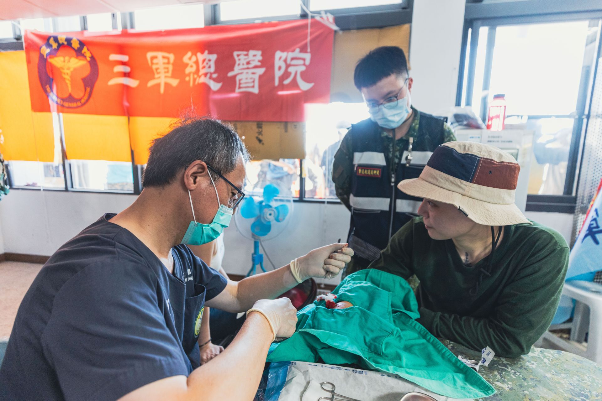 第2作戰區積極整合國軍醫療資源，24小時不間斷支援災區官兵與民眾，強化災區醫療量能。（記者謝沛宸攝）