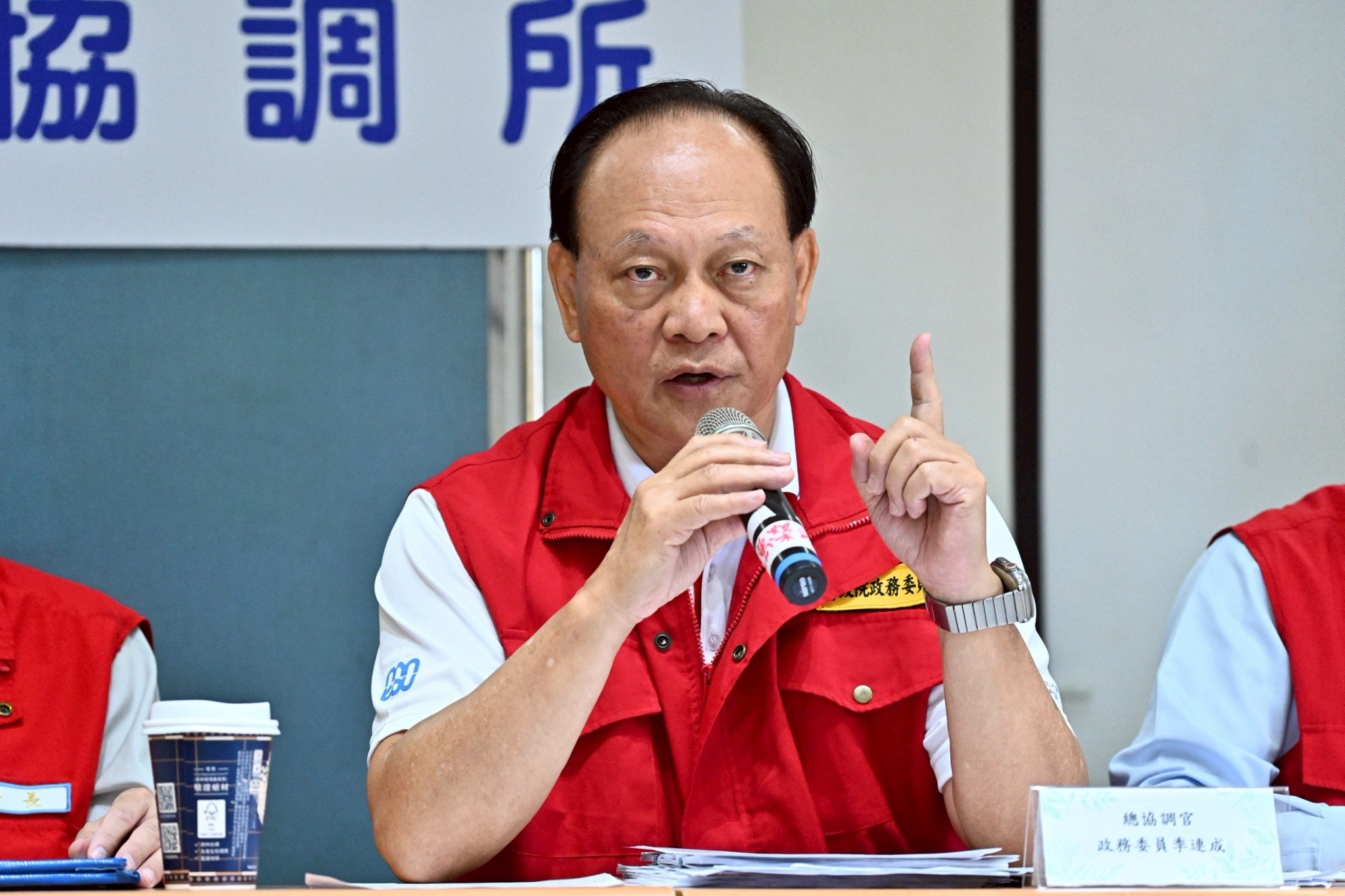 中央災害應變中心前進協調所今日公布最新救災進度，並強調災區對志工的需求從未停止。（行政院提供）