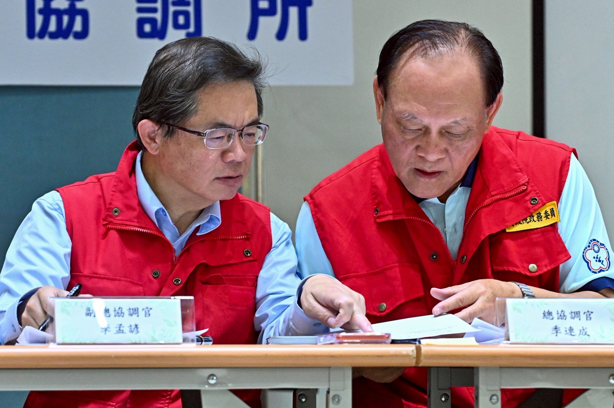 中央災害應變中心前進協調所召開第18次工作會報後記者會，說明花蓮馬太鞍溪堰塞湖溢流最新救災進度。（圖由行政院提供）