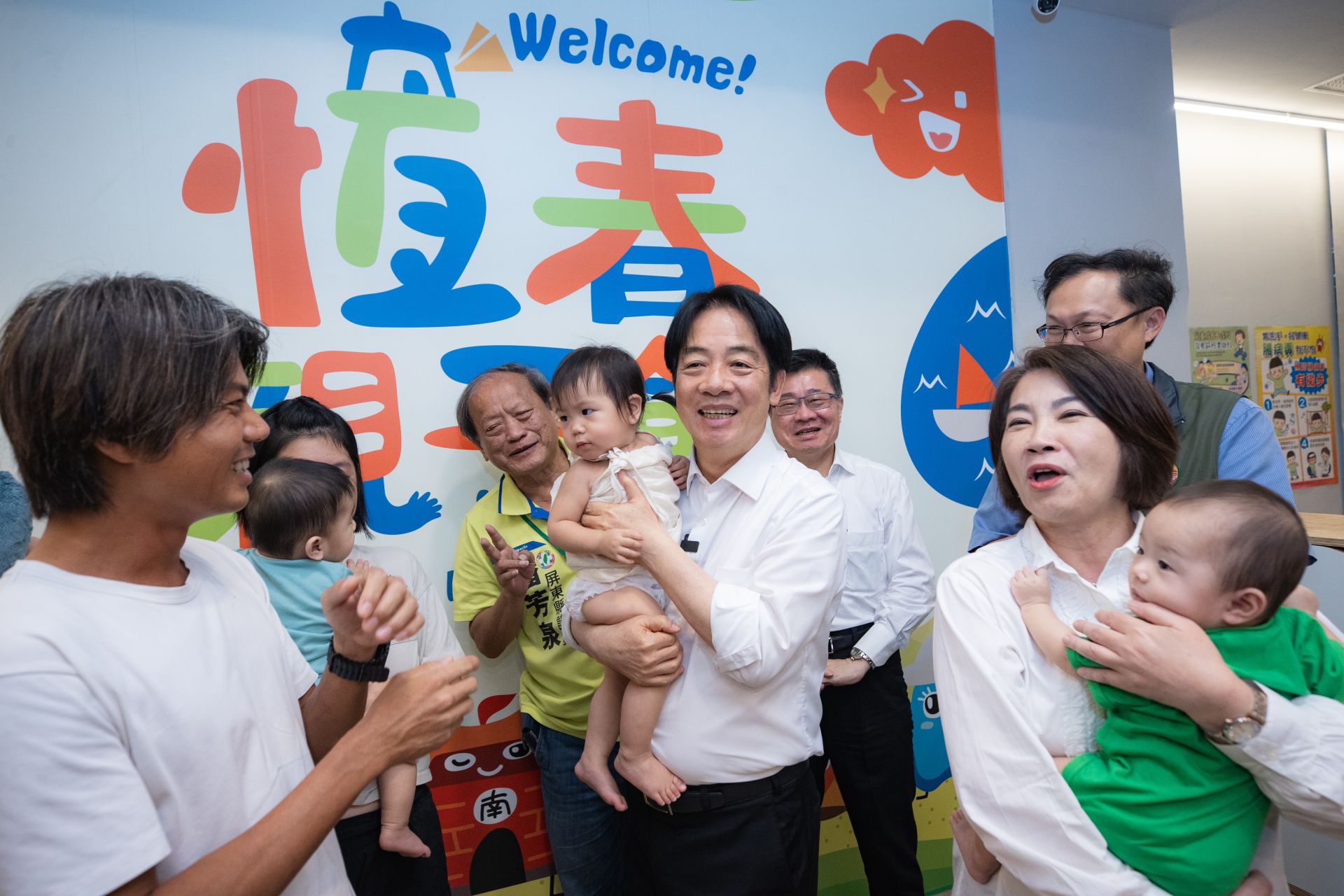 總統賴清德前往屏東視察恆春社會福利綜合館，強調政府持續擴大社會投資，與全民共享經濟成果。（圖由總統府提供）