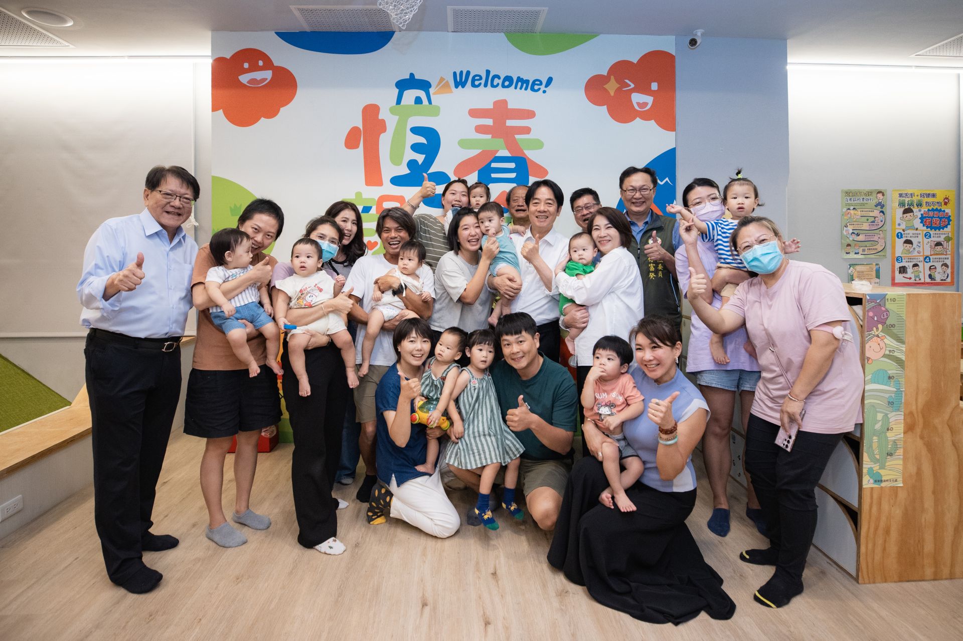 總統賴清德前往屏東視察恆春社會福利綜合館，強調政府持續擴大社會投資，與全民共享經濟成果。（圖由總統府提供）