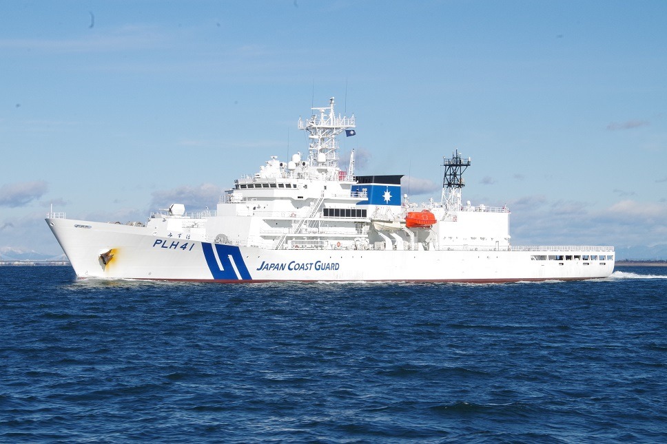 日本海上保安廳「瑞穗號」（PLH-41）艦長134公尺，可搭載直升機出航。（取自名古屋海上保安部網站）