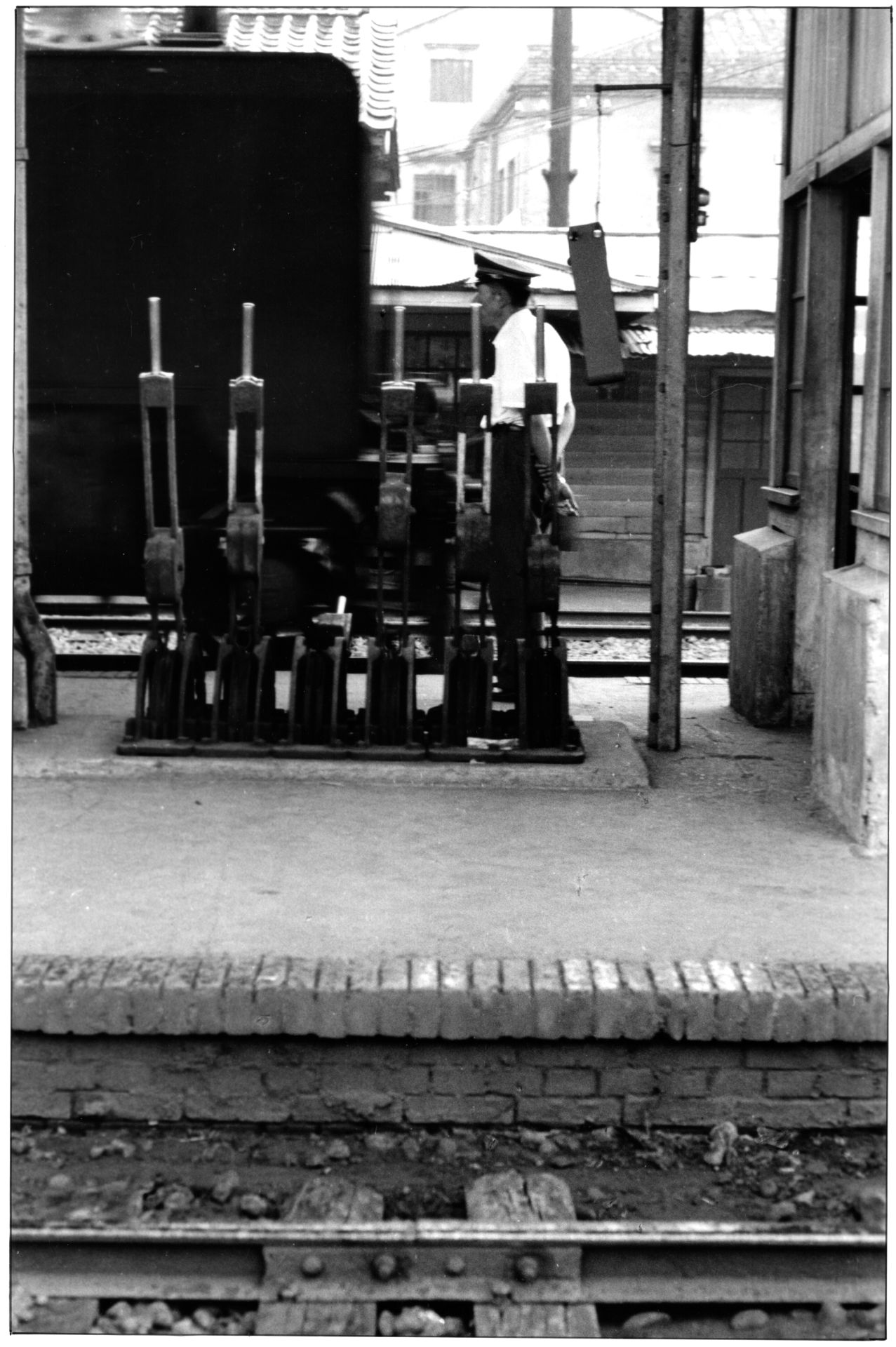 翁庭華1975年作品《忠於職守》。（臺北市藝文推廣處提供）