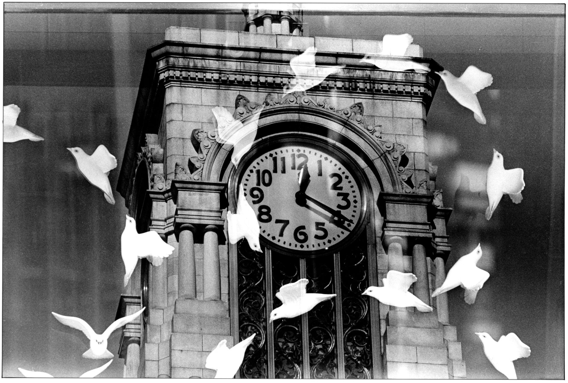 翁庭華1989年作品《和平鐘聲》。（臺北市藝文推廣處提供）