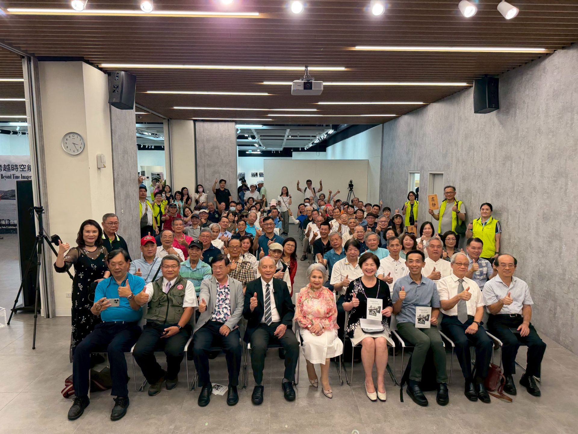 《影像跨越時空能量》翁庭華攝影個展開幕，3大主題精選80幅作品。（臺北市藝文推廣處提供）