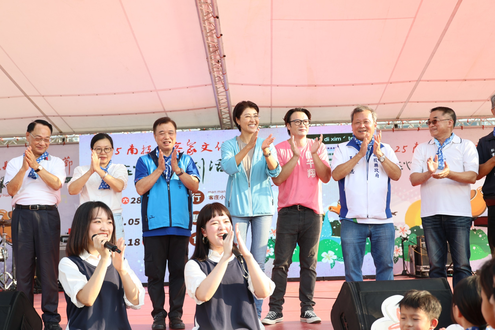 「2025南投縣客家文化節～客在心投」系列活動－草地音樂會昨（5）日下午在中興新村親情公園熱情展開。（南投縣政府提供）