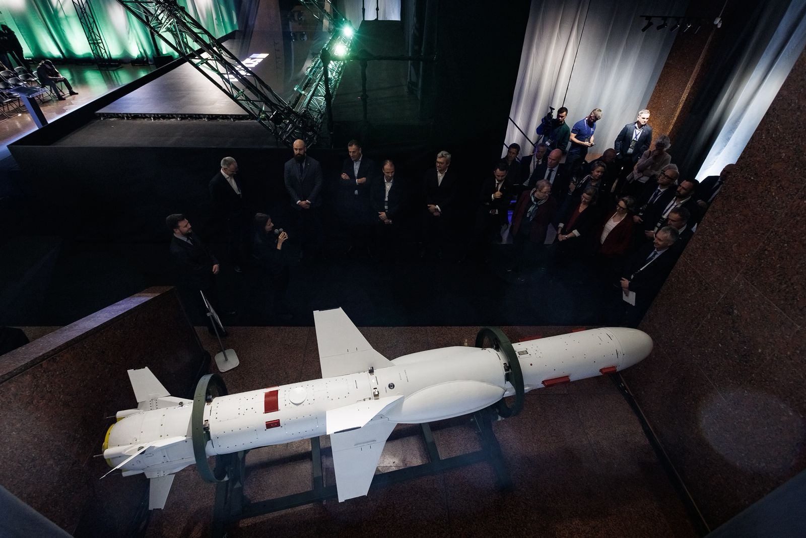 烏克蘭向北約成員國展示最新改良版「海王星」飛彈，射程估計至少500公里。（取自烏國防長什米加爾「X」帳號）