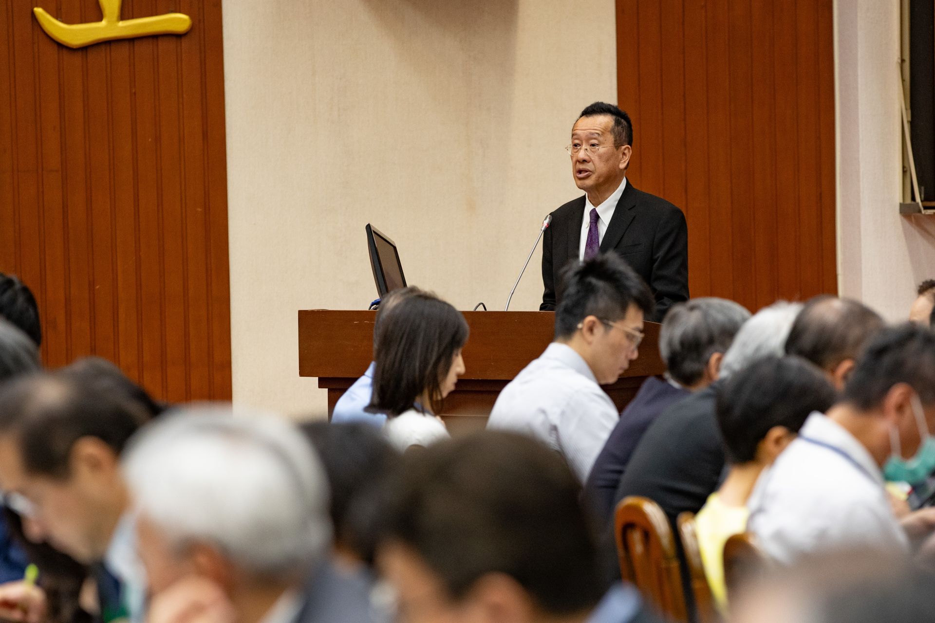  國防部長顧立雄前往立法院針對「因應國際情勢強化經濟社會及民生國安韌性特別預算案」進行報告。（軍聞社記者王茗生攝）