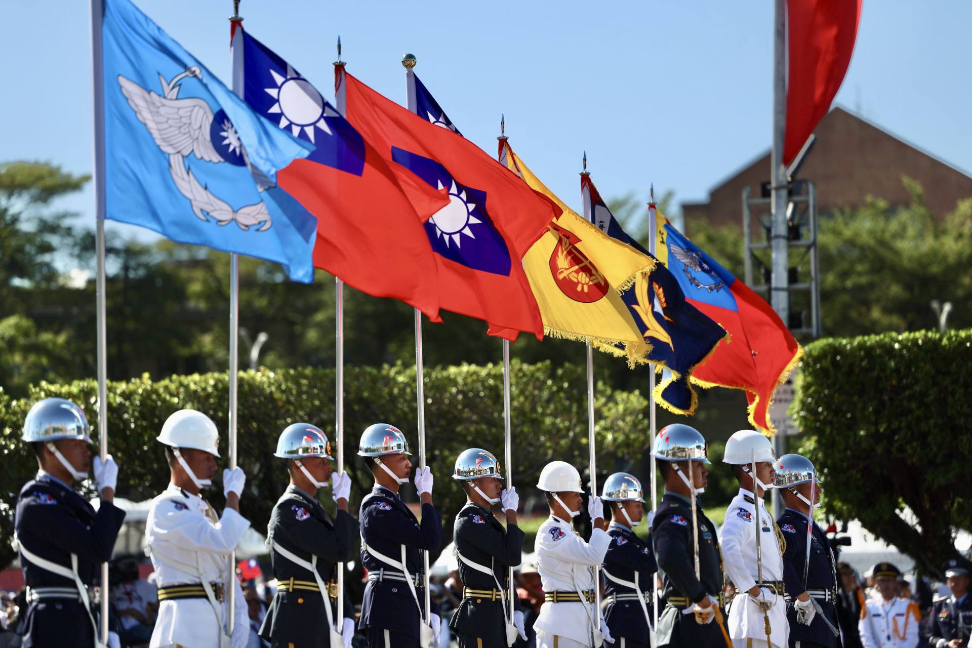  三軍儀隊官兵帶來精湛的操槍技術。（記者葉軒瑜攝）