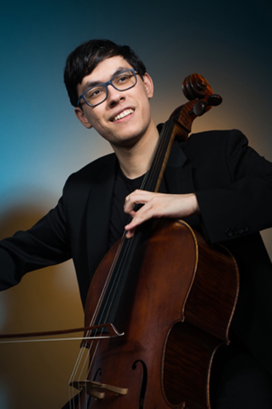  史上最年輕柴賽大提琴金獎馮勇智，挑戰6首全本巴赫無伴奏組曲。(新象藝術提供)