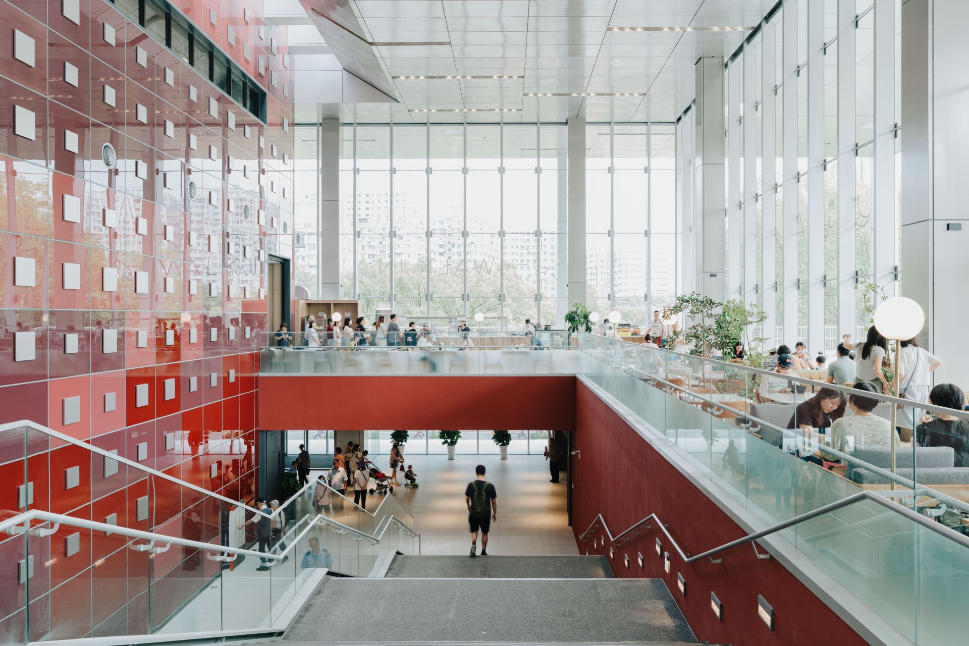 國家檔案館2樓開闊空間。(國發會檔案管理局提供)