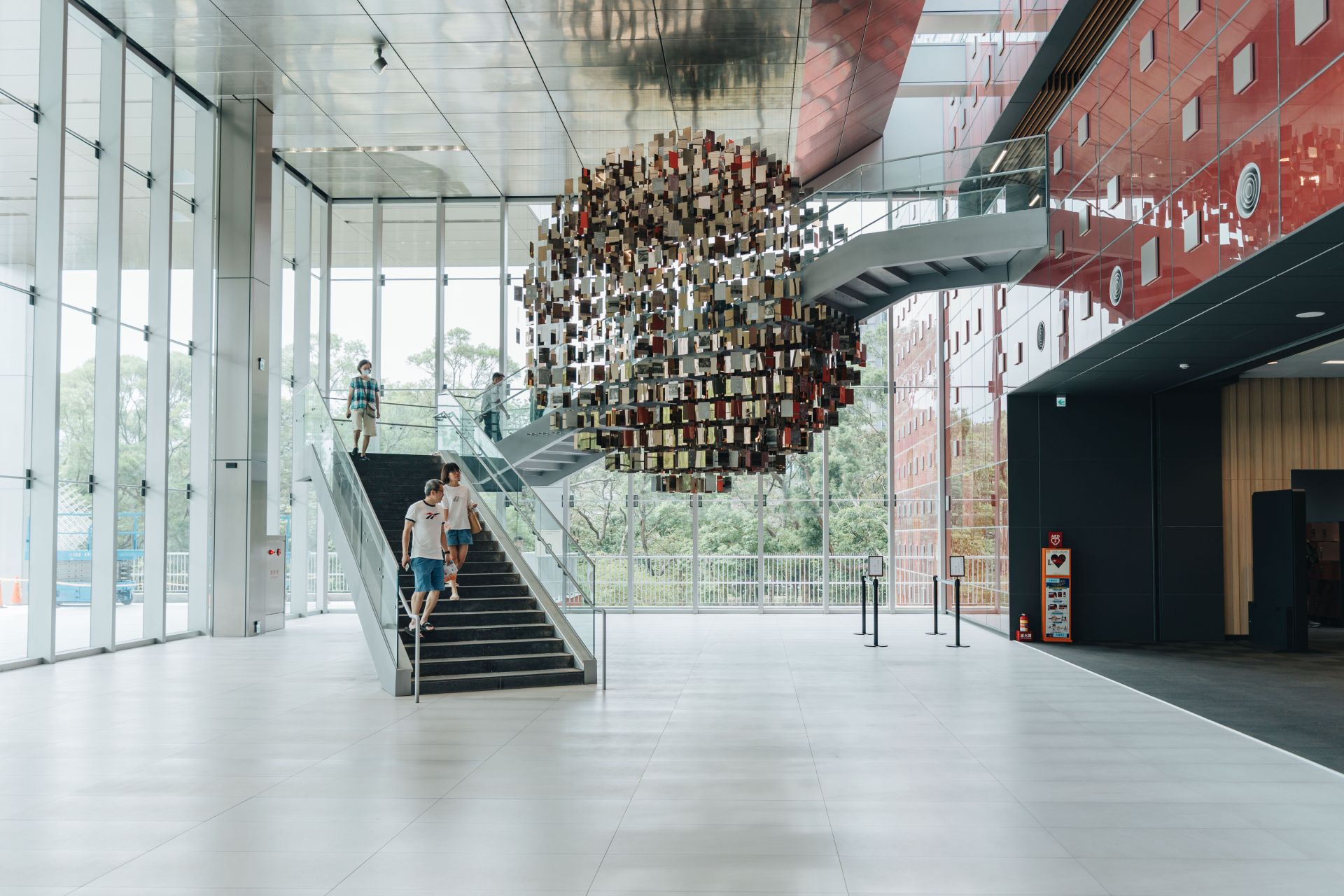 國家檔案館公共藝術－以史為鏡。(國發會檔案管理局提供)