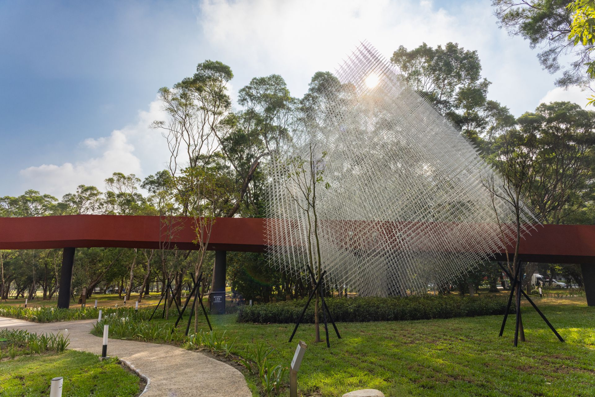 國家檔案館公共藝術－以霧為景。(國發會檔案管理局提供)