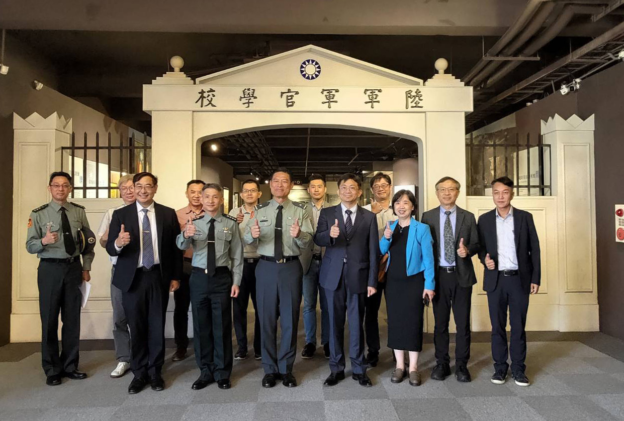 陸官安排中山大學校長李志鵬等一行參訪黃埔校史館，增進訪賓對黃埔校史、光榮沿革和教育目標等認識。（陸官提供）
