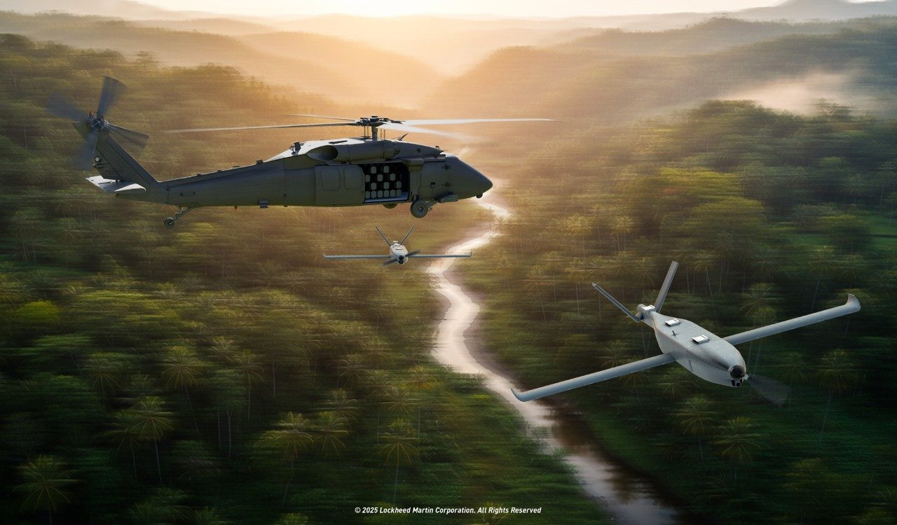 「U-Hawk」可運用後部貨艙空間投放無人機或滯空攻擊彈藥。圖為作業示意圖。（取自洛馬集團網站）