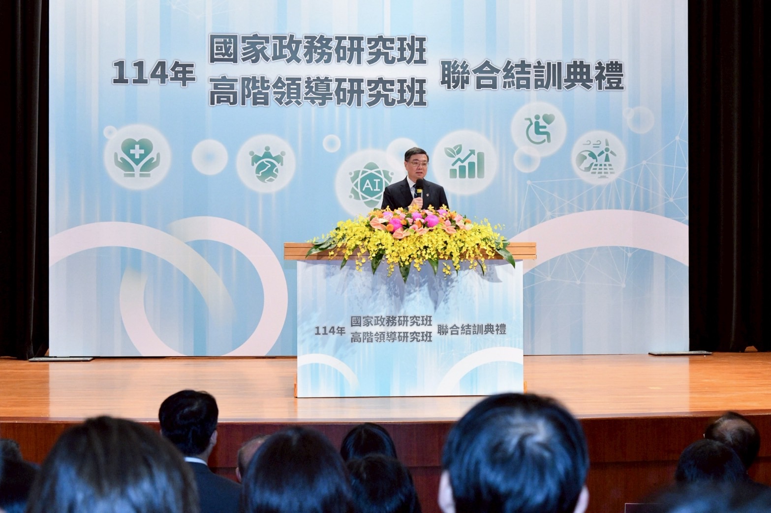 行政院長卓榮泰今日出席「114年國家政務研究班第16期及高階領導研究班第15期聯合結訓典禮」。（行政院提供）