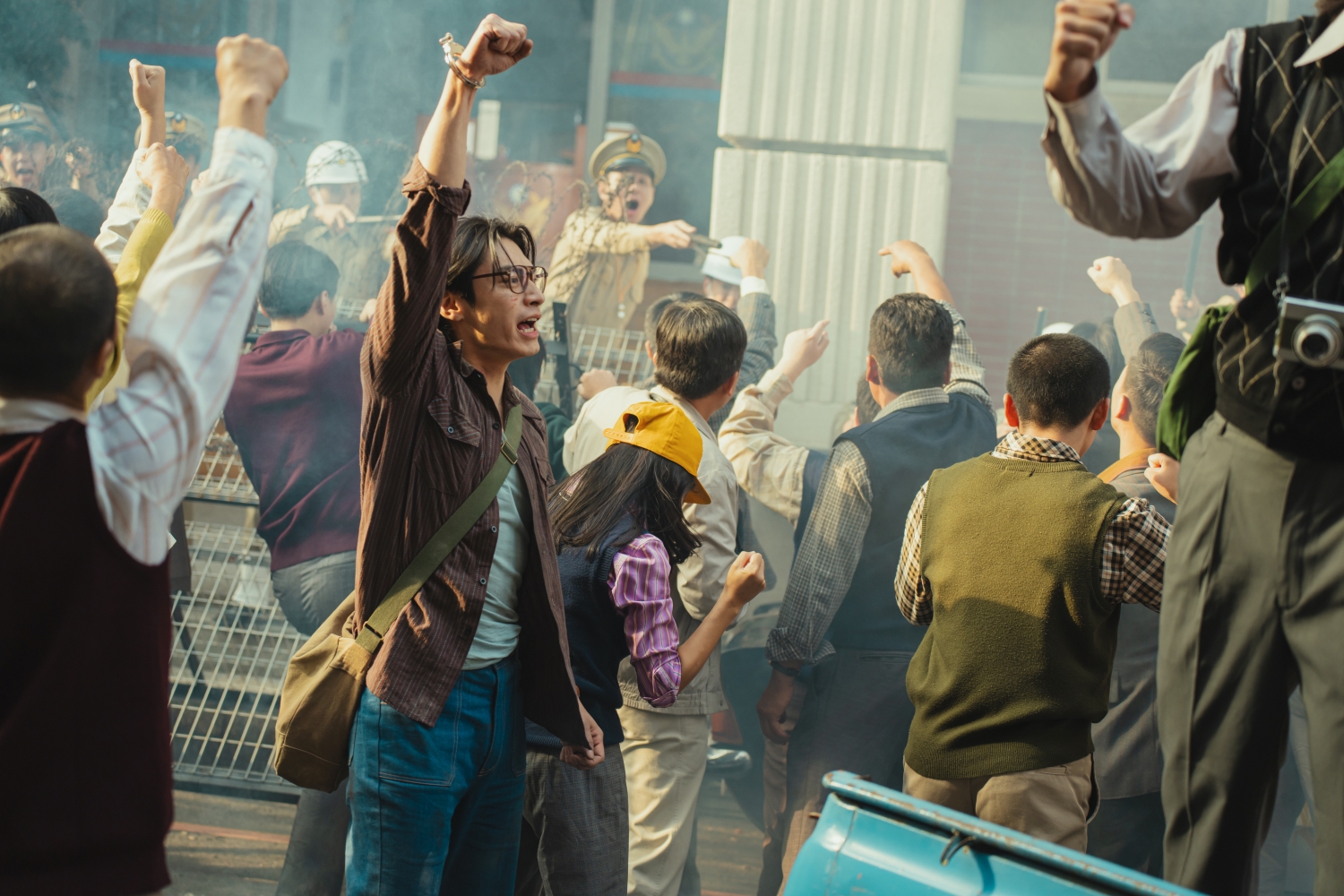 宋柏緯在《那張照片裡的我們》飾演熱血青年。（瀚草文創GrX STUDIO提供）