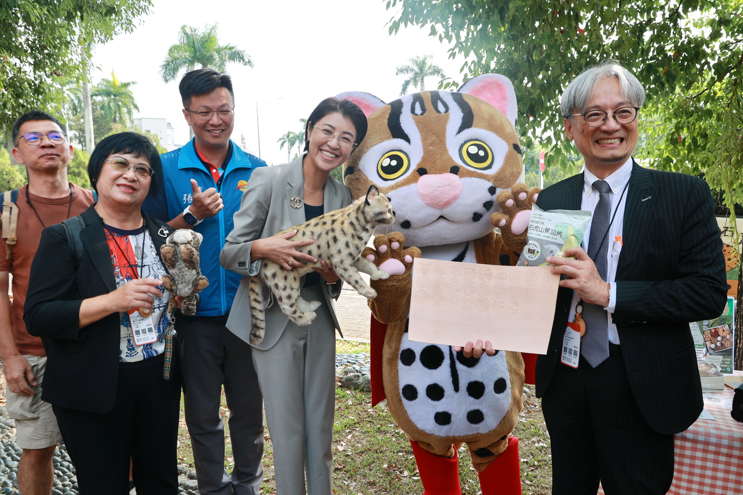 南投縣政府與臺灣地域振興聯盟共同舉辦的「第6屆地方創生年會」15至18日在南投登場，南投縣長許淑華今日前往致意。（記者張益銘攝）