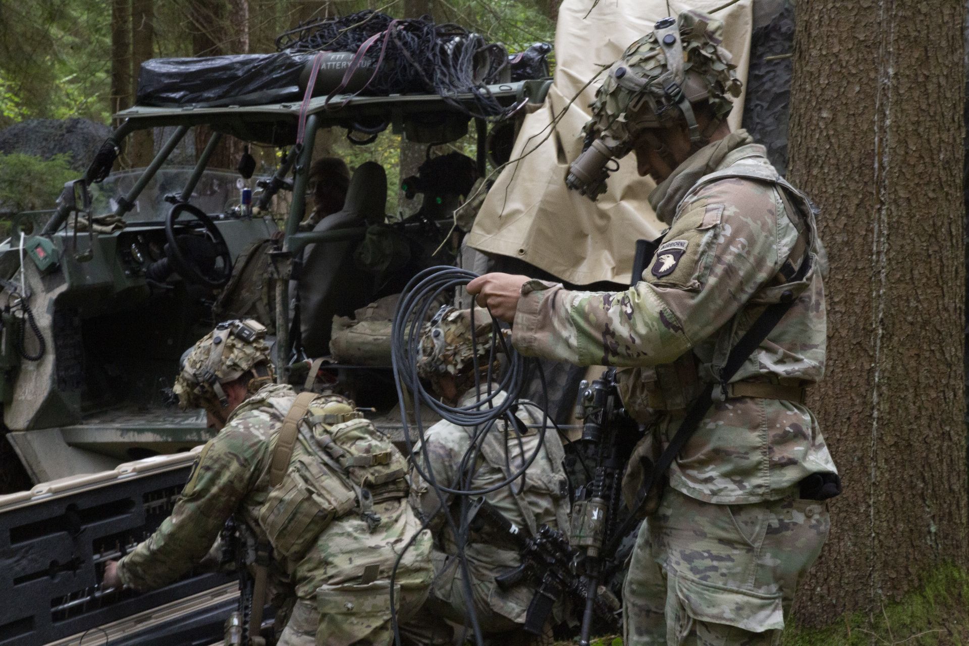 第2 MBCT官兵建置通訊系統執行「整合解析26-1」演訓課目。（取自DVIDS網站）